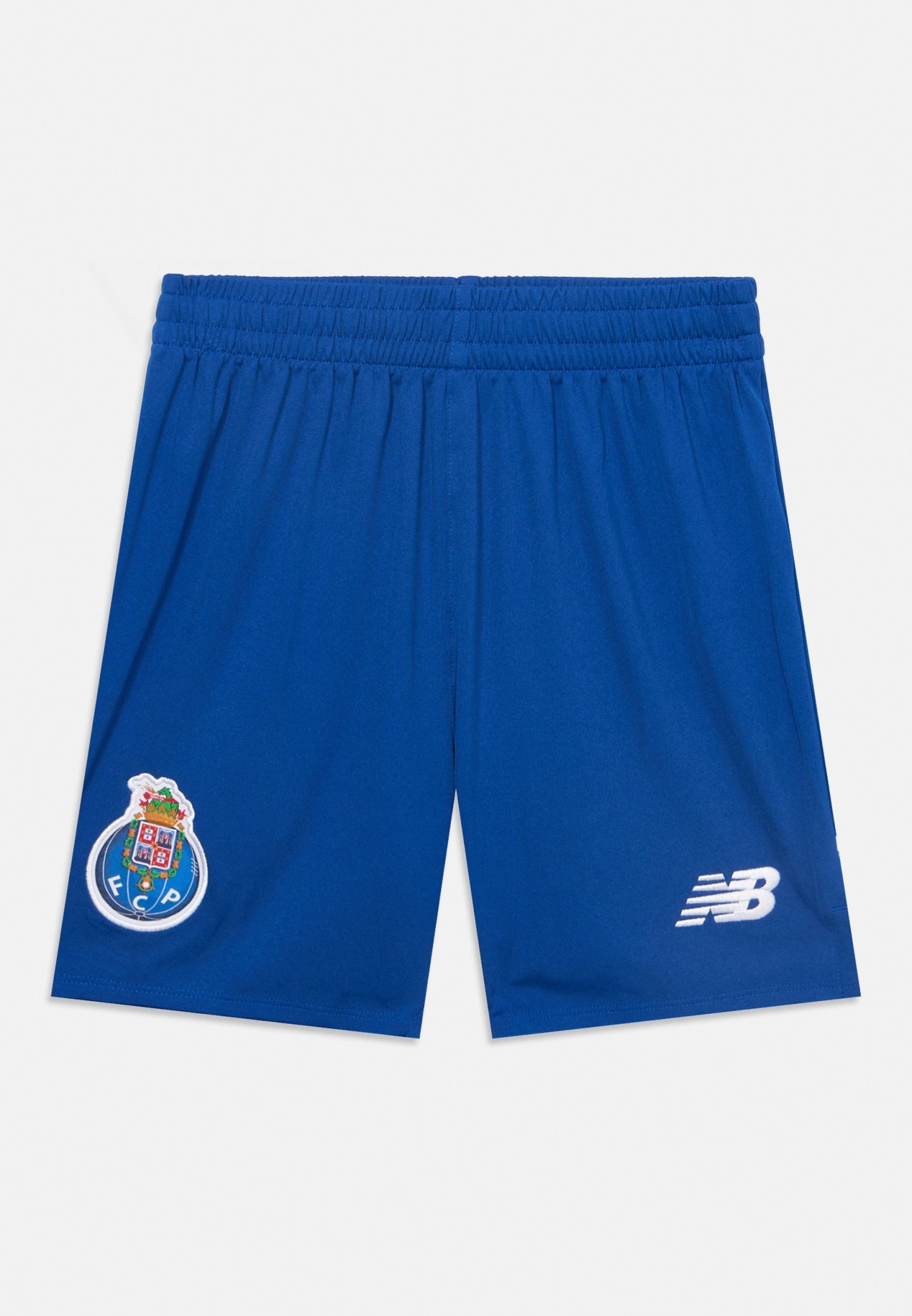 Pantalones cortos deportivos azules con cintura elástica, con el escudo del FC Porto en la pierna izquierda y el logo blanco de New Balance en la pierna derecha.