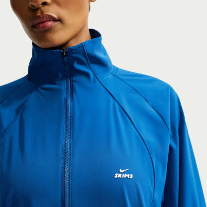 NikeSKIMS Stretch Nylon - NikeSKIMS Stretch Nylon Oversize-Jacke (Damen)