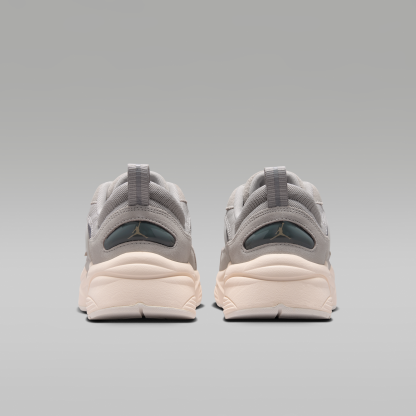 Jordan Trunner O/S - Light Iron Ore/Smoke Grey/Chalk/Legend Medium Brown - 6
