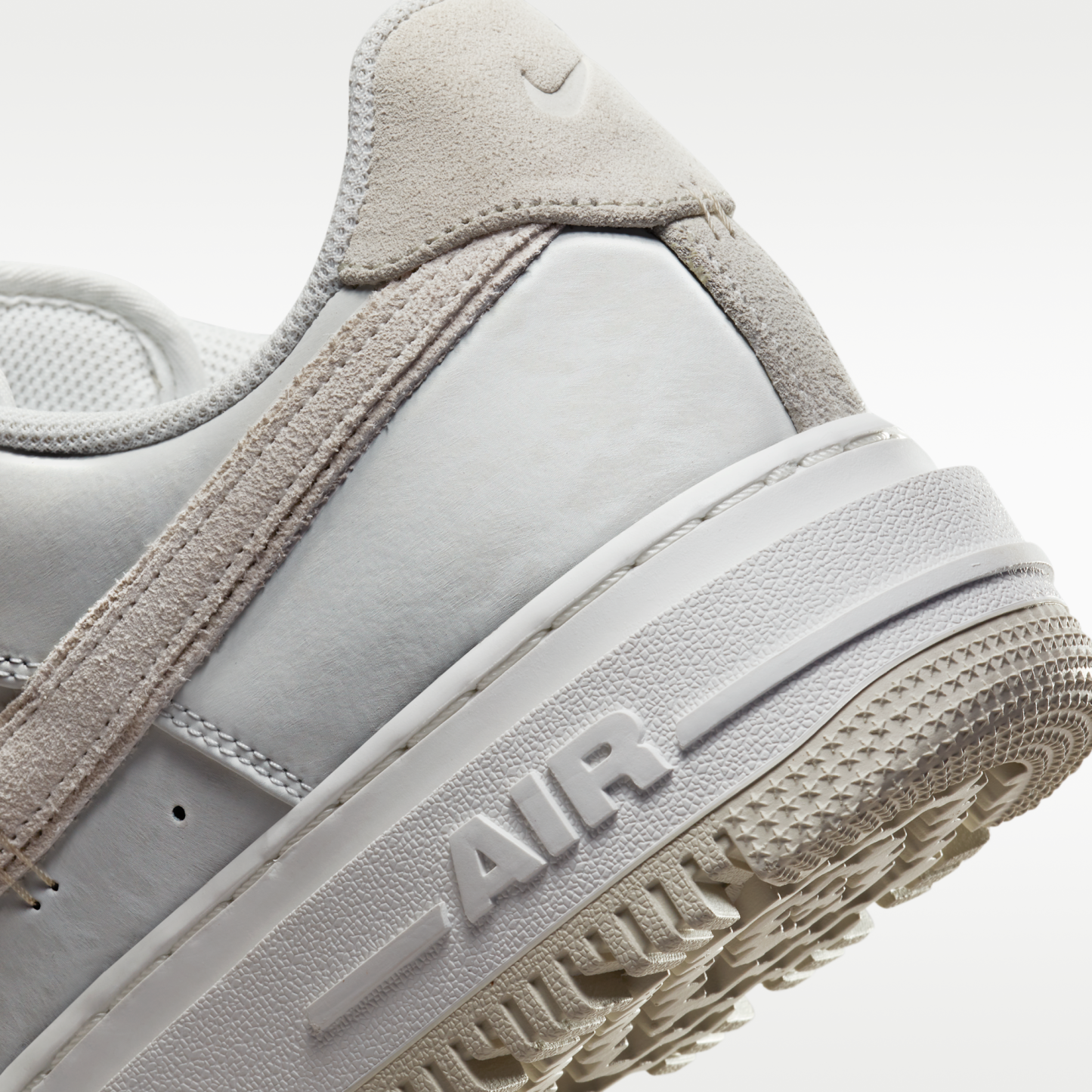 Nike Air Force 1 Luxe - Summit White/Light Bone/Summit White - 8