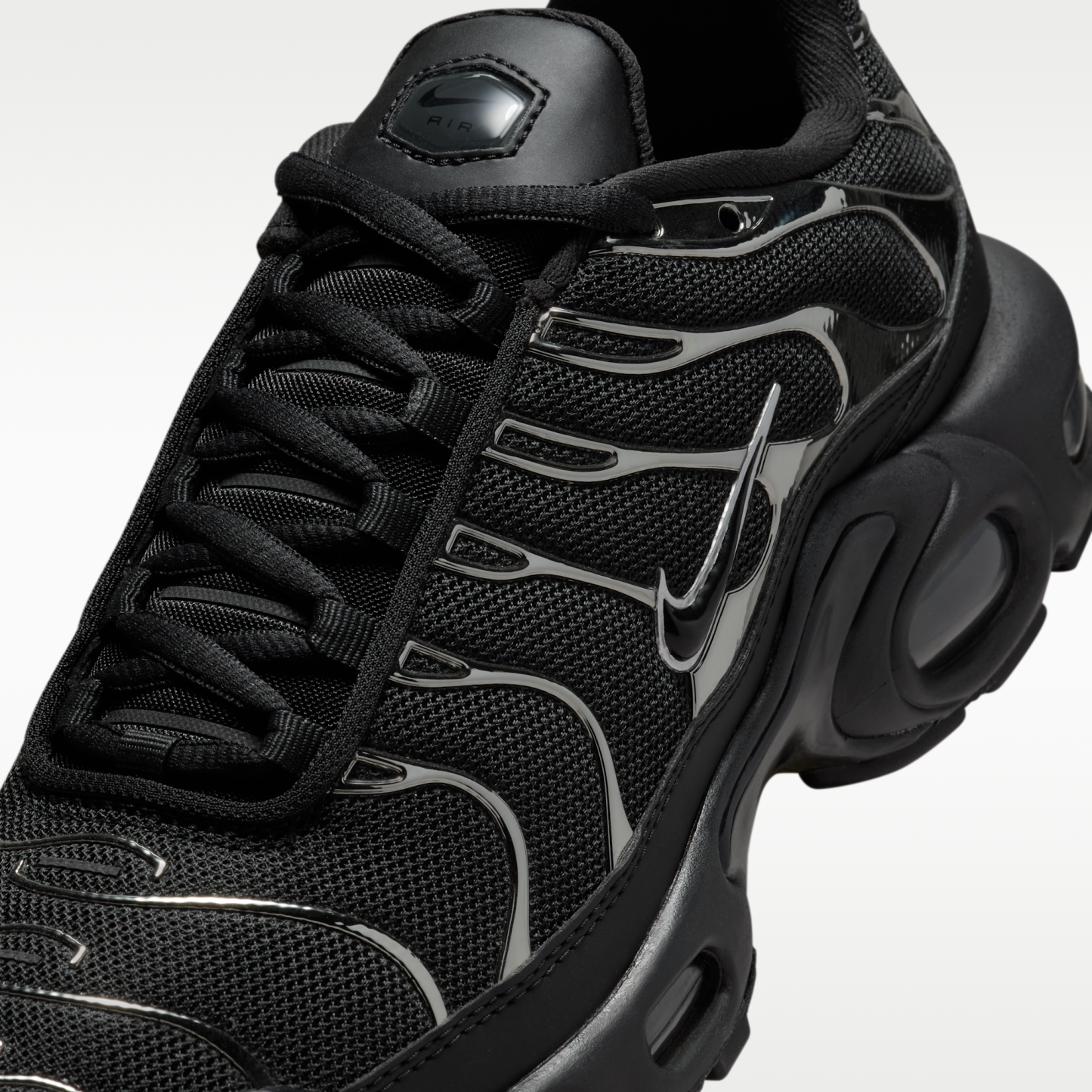 Nike Air Max Plus SE - Μαύρο/Metallic Silver/Laser Crimson/Off Noir - 6