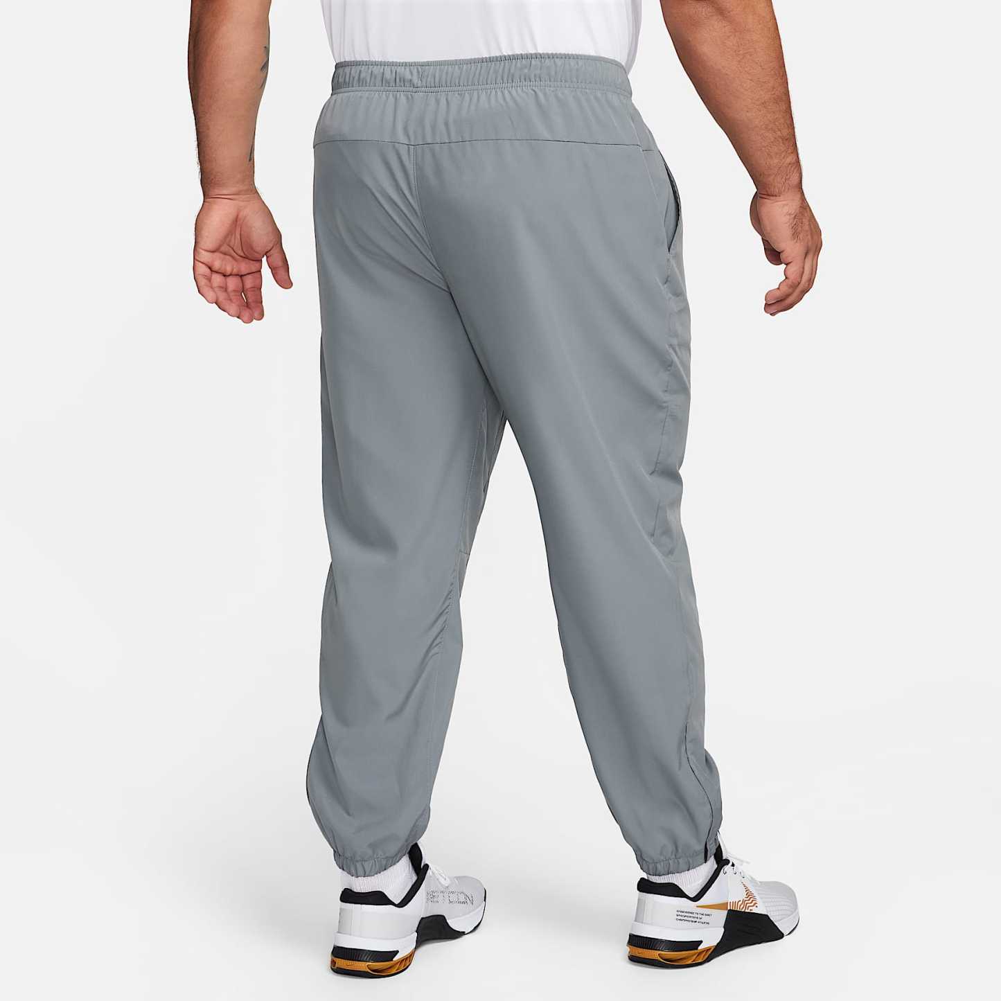 Nike Form - Nike Form vielseitige Hose mit schmal zulaufender Passform und für Herren