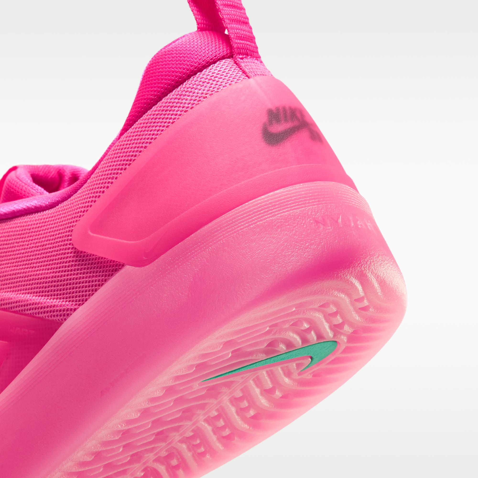 Nike SB Zoom Nyjah 4 - Hyper Pink/Hyper Pink/Pinksicle/Μαύρο - 8