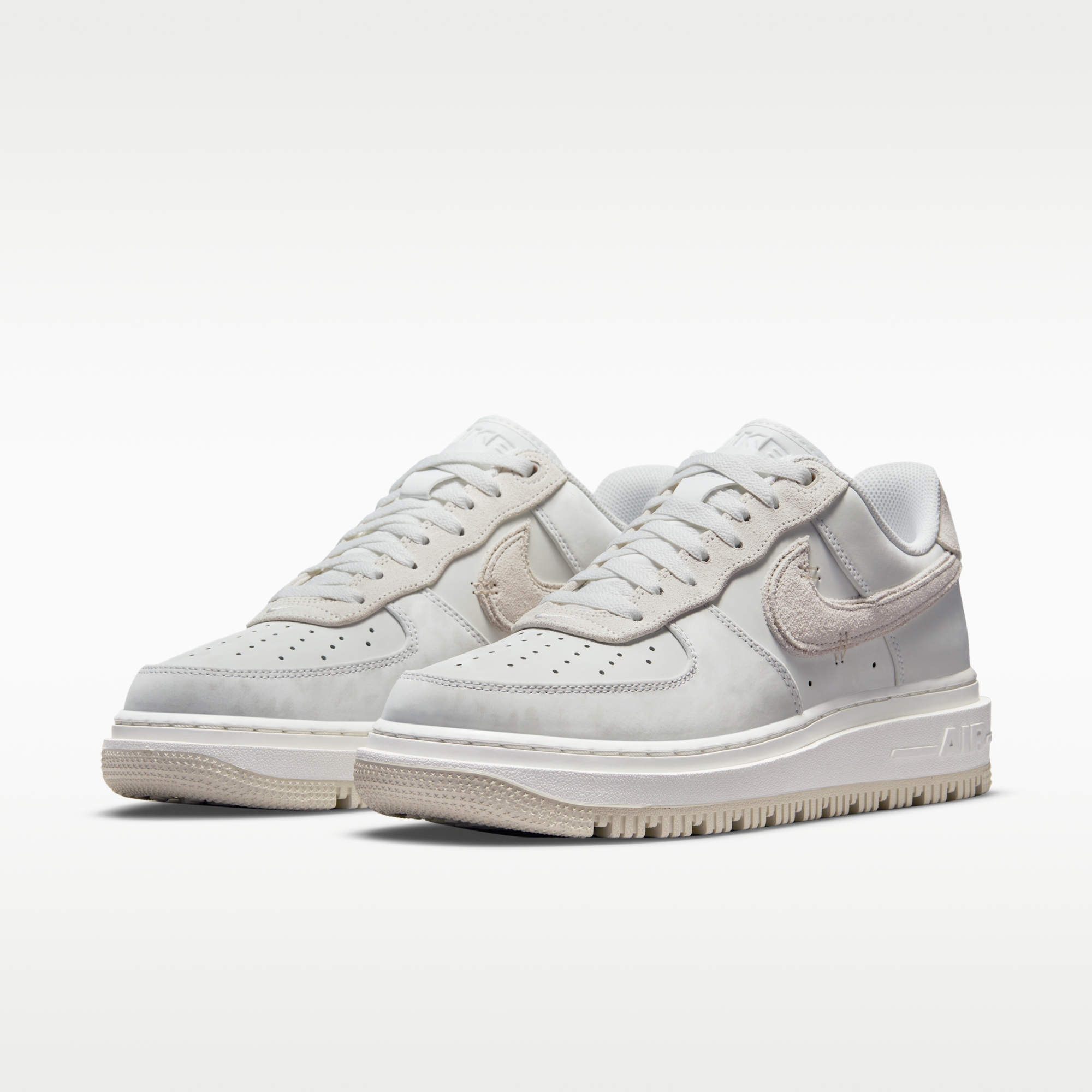 Nike Air Force 1 Luxe - Summit White/Light Bone/Summit White - 5