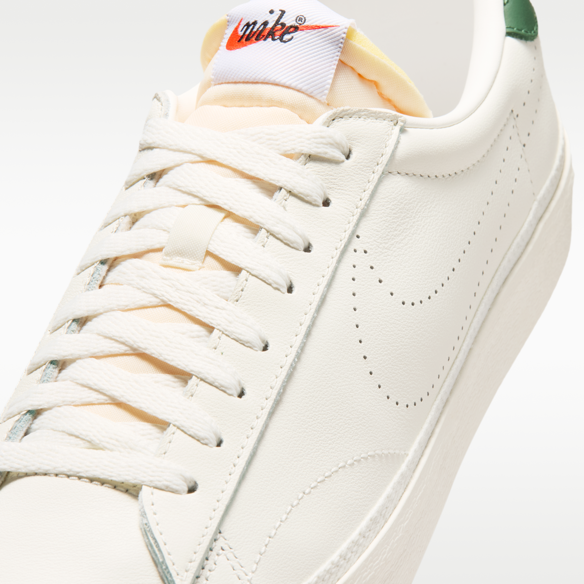 Nike Tennis Classic - Sail/Fir/Team Orange/Sail - 7