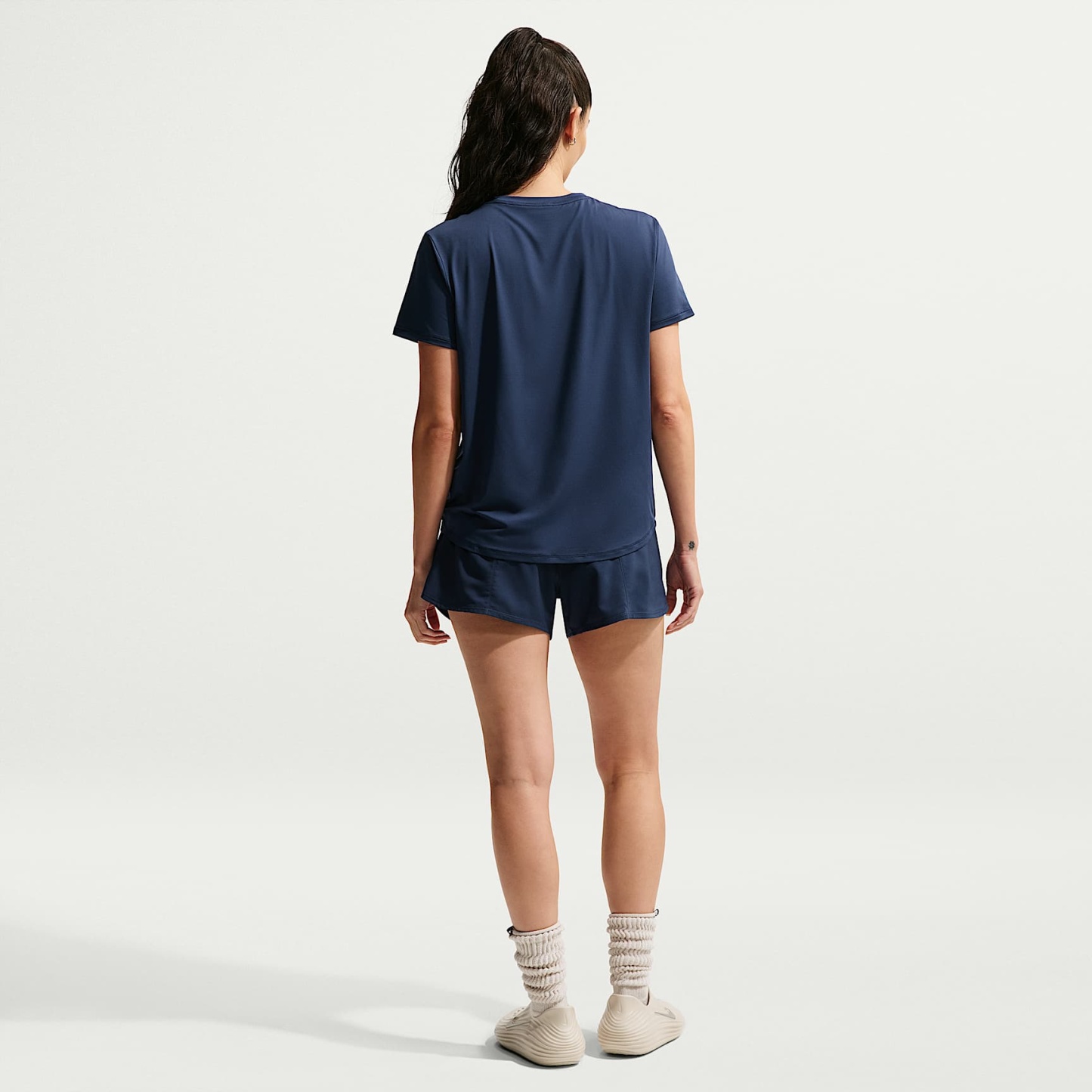 Nike One - Nike One Dri-FIT-Shorts mit mittelhohem Bund und Futter für Damen (ca. 7,5 cm)