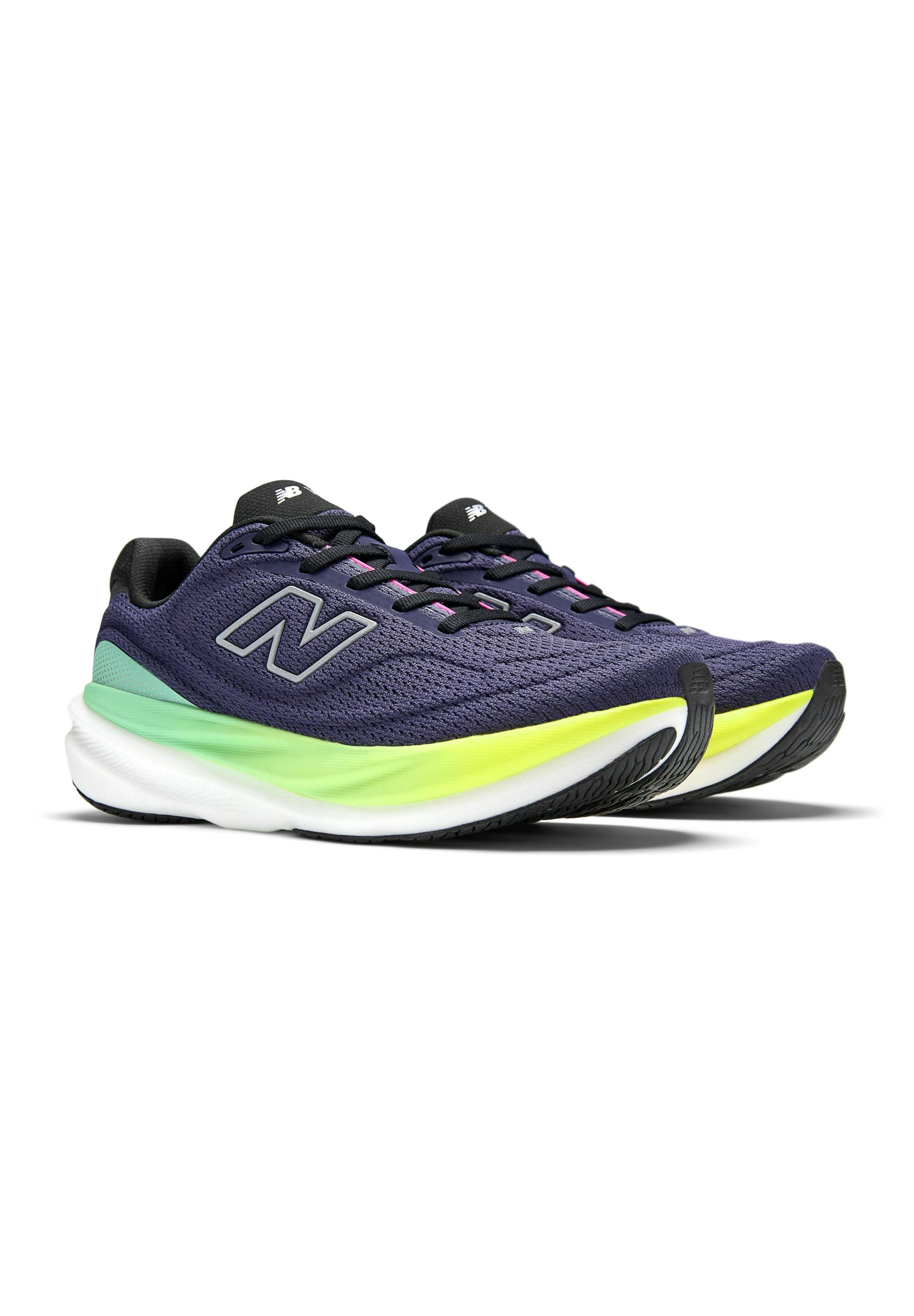 Zapatillas de running para hombre con empeine de malla púrpura, acentos negros y una distintiva entresuela en degradado verde y amarillo. Suela exterior de goma texturizada.
