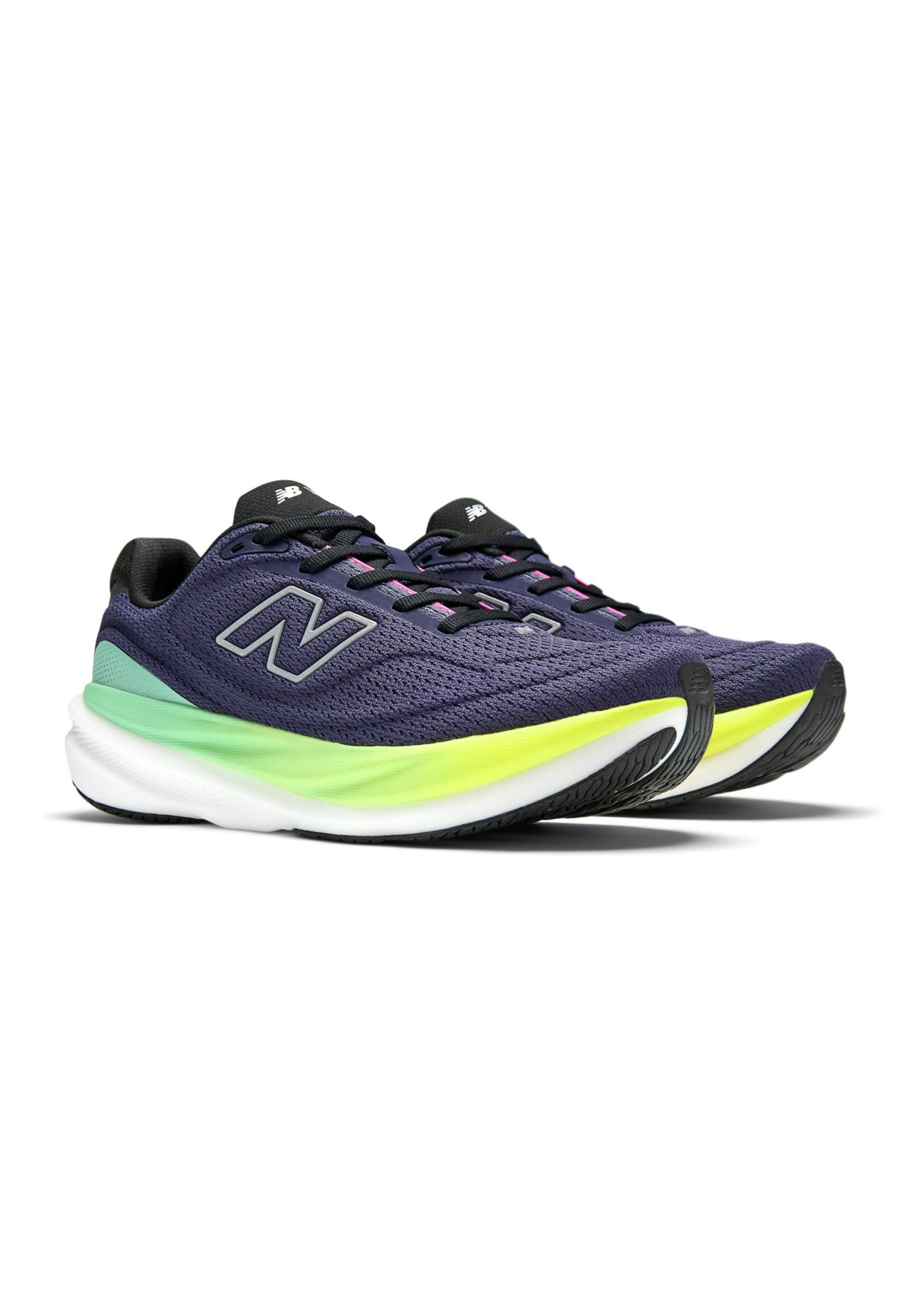 Zapatillas de running para hombre con empeine de malla púrpura, acentos negros y una distintiva entresuela en degradado verde y amarillo. Suela exterior de goma texturizada.