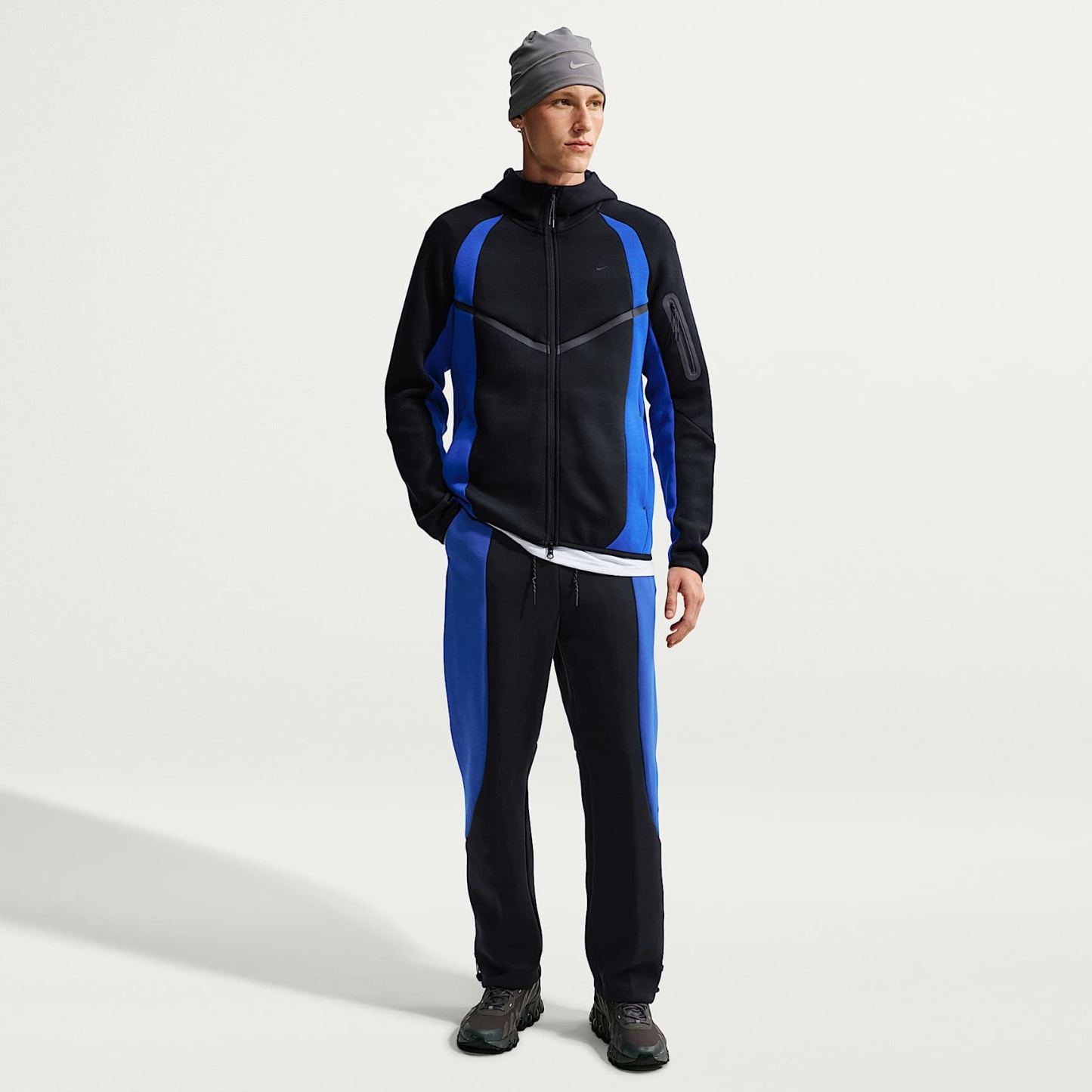 Nike Tech - Nike Tech Fleece-Hose mit offenem Saum und Farbblock-Design (Herren)