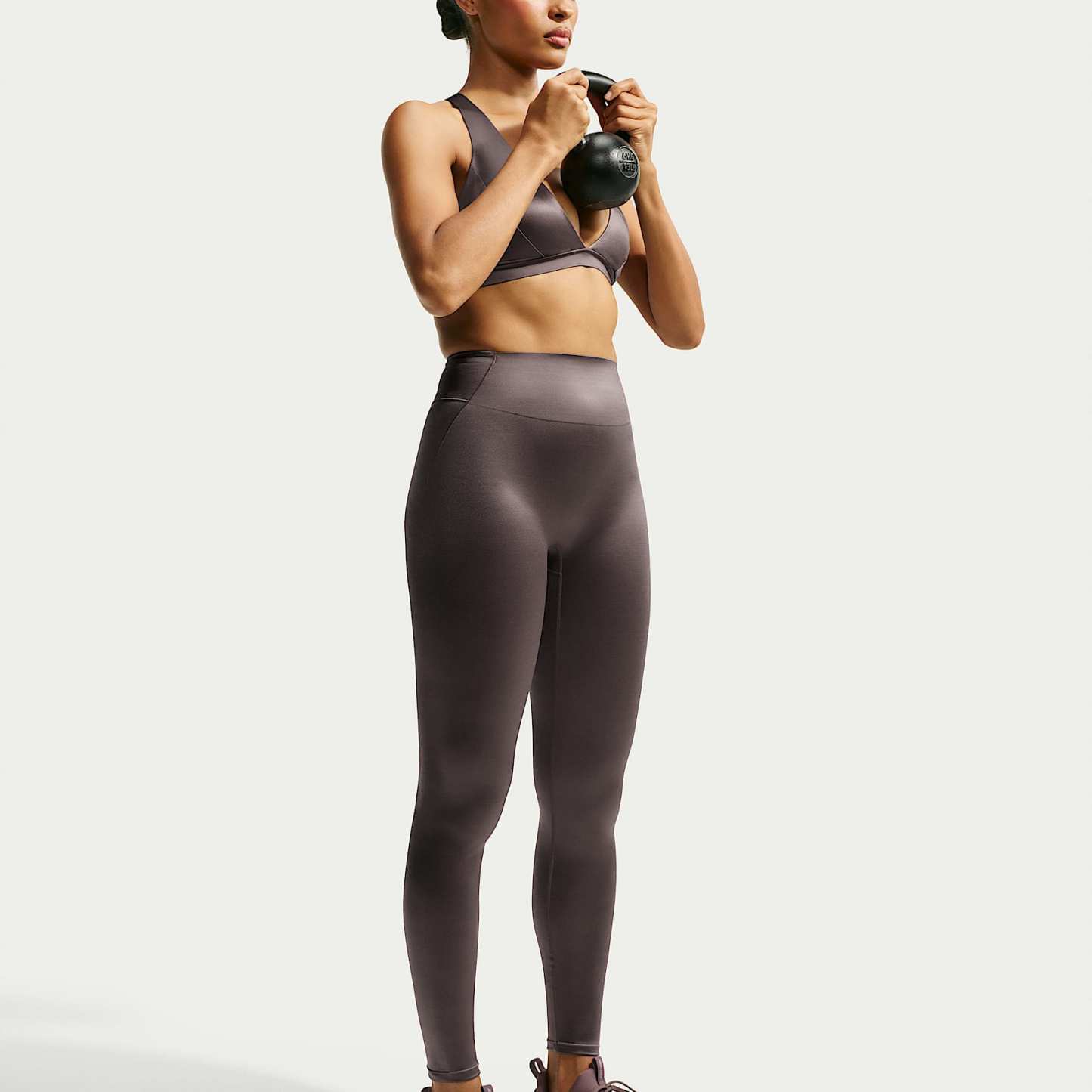 NikeSKIMS Satin Shine - NikeSKIMS Satin Shine Leggings mit hohem Bund (66 cm, Damen)