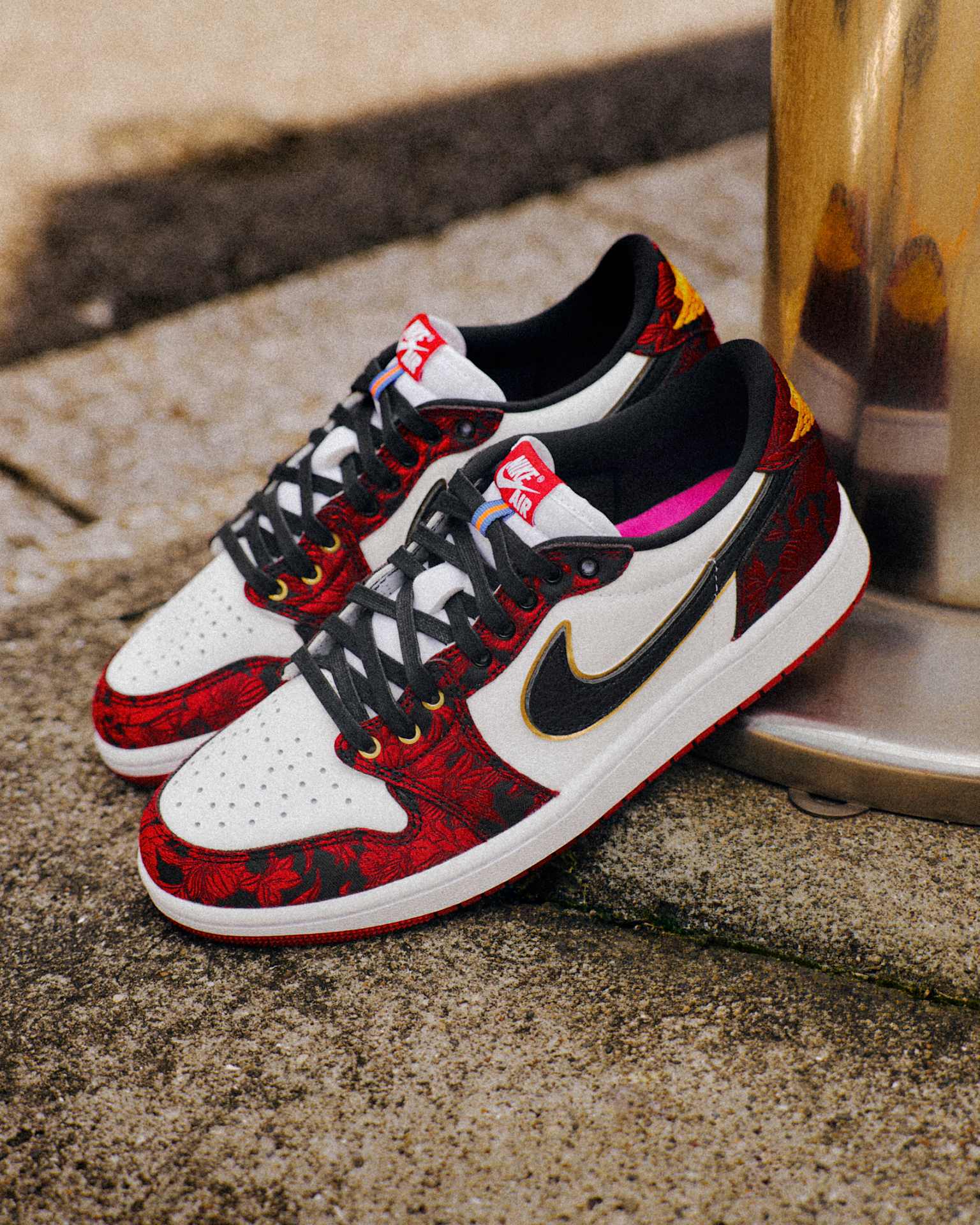 Air Jordan 1 Retro Low OG "Garden" - Μαύρο/Summit White/Laser Fuchsia/Varsity Red - 11