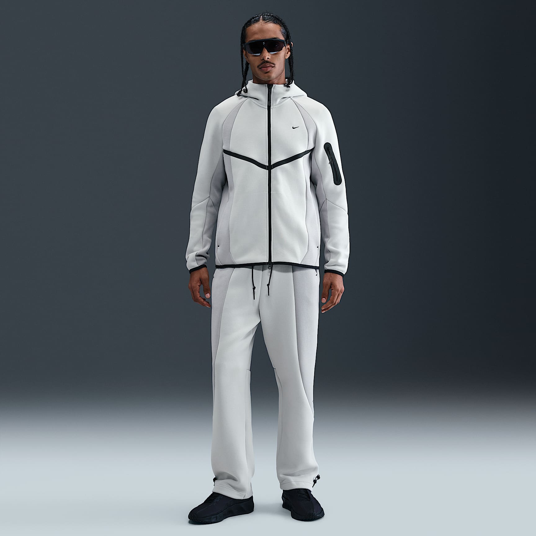 Nike Tech - Nike Tech Fleece-Hose mit offenem Saum und Farbblock-Design (Herren)