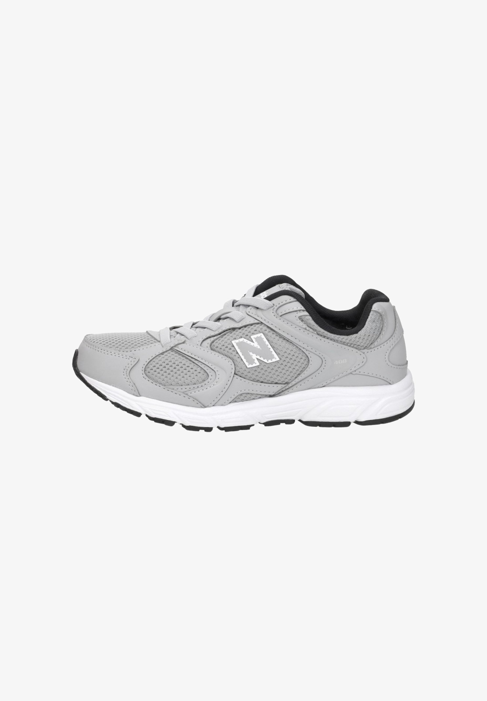 Zapatilla deportiva gris y blanca con paneles de malla, cierre de cordones, suela acolchada y forro interior negro, vista desde el lateral.