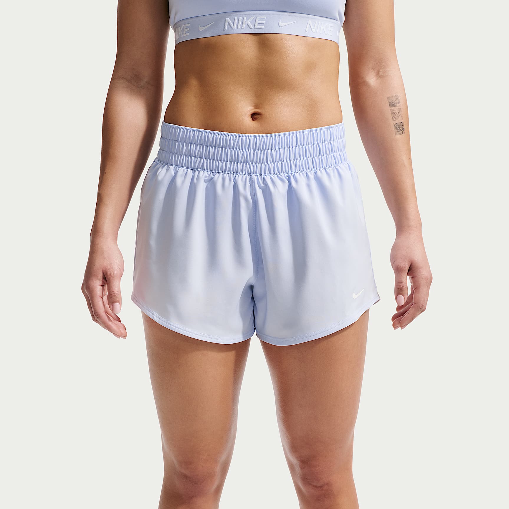 Nike One - Nike One Dri-FIT-Shorts mit mittelhohem Bund und Futter für Damen (ca. 7,5 cm)