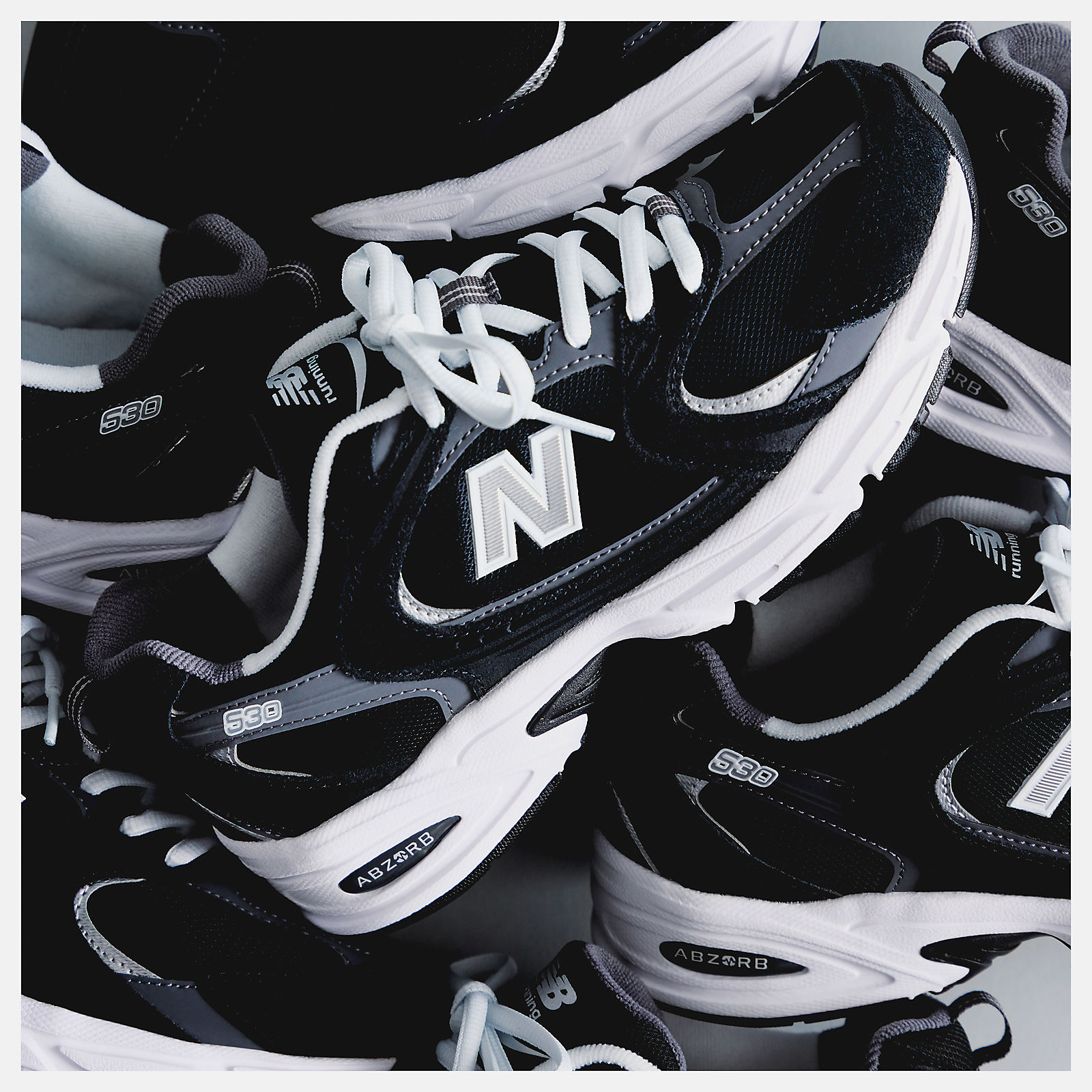 New Balance 530 - BLACK con MAGNET y Silver Metallic - MR530CC