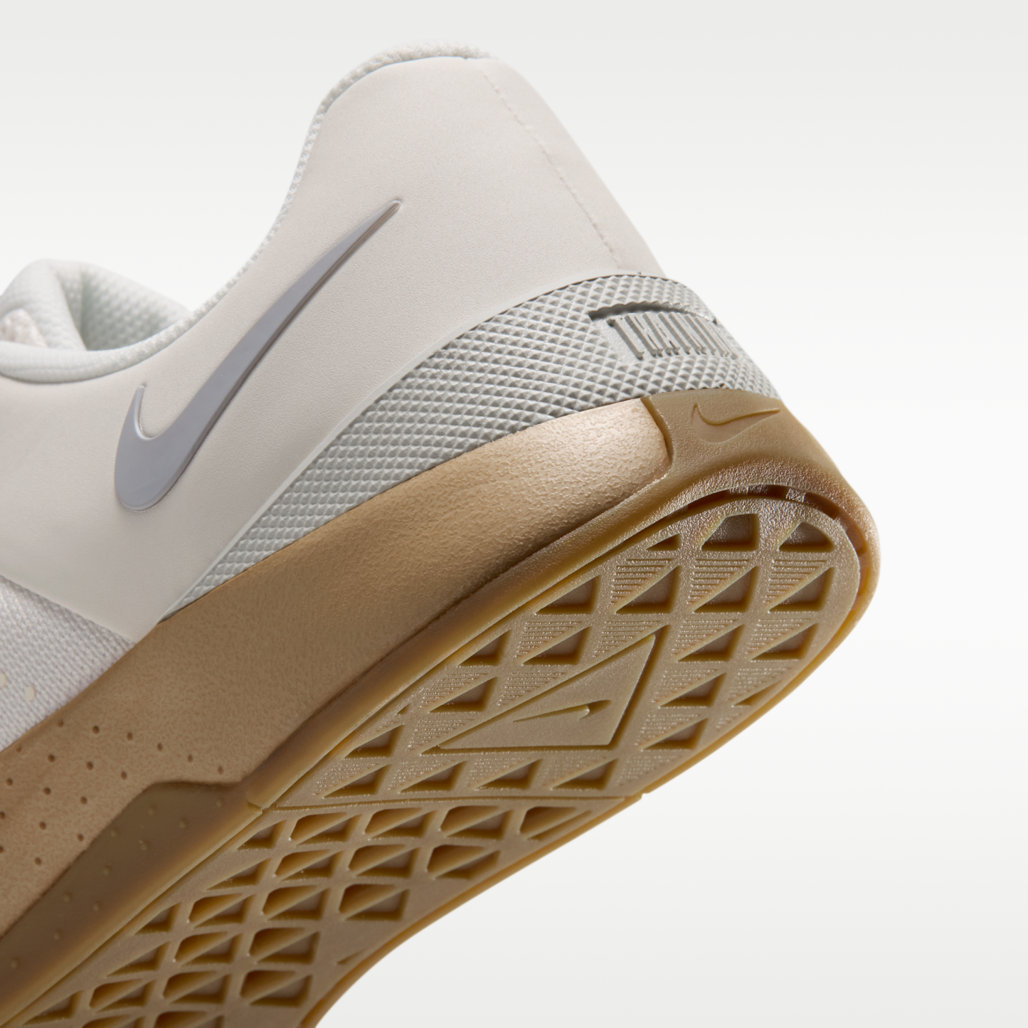 Nike MC Trainer 4 - Phantom/Gum Light Brown/Sanddrift/Wolf Grey - 8