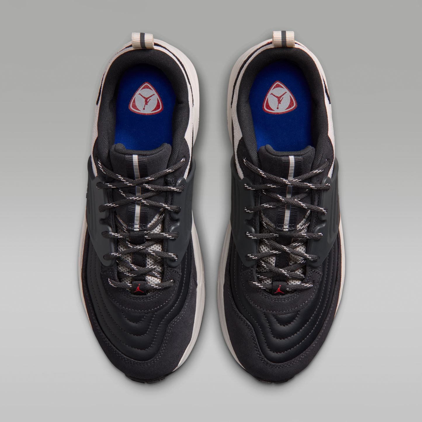 Jordan Trunner O/S SE - Off Noir/Phantom/Old Royal/University Red - 4