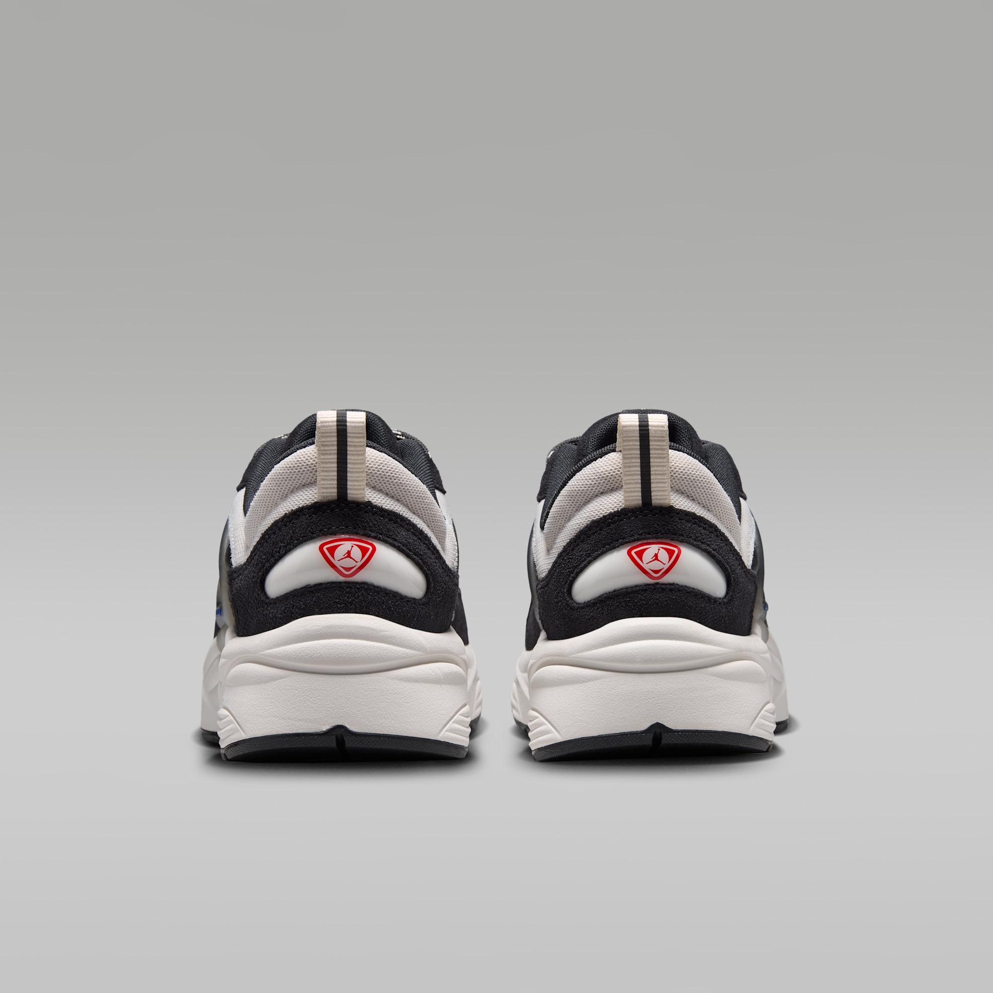 Jordan Trunner O/S SE - Off Noir/Phantom/Old Royal/University Red - 6