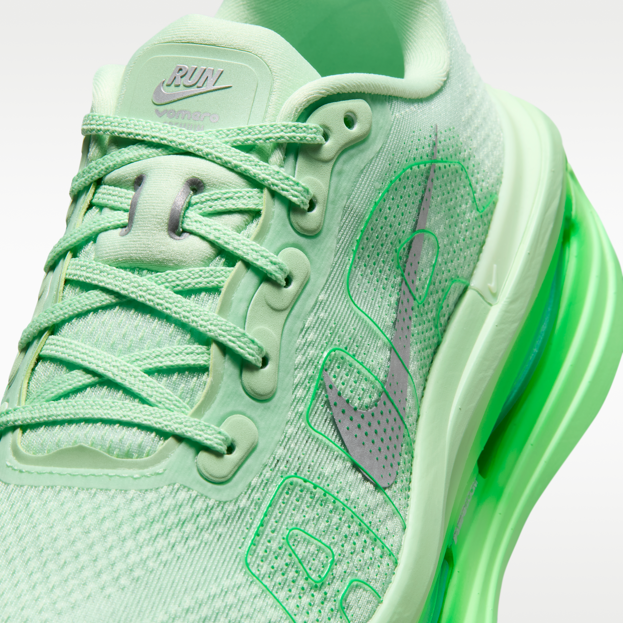 Nike Vomero Premium - Cucumber Calm/Illusion Green/Green Spark/Metallic Silver - 7