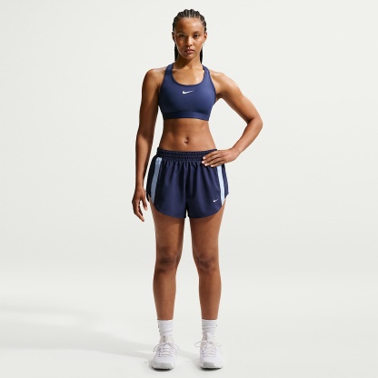 Nike Swoosh - Nike Swoosh gepolsterter Sport-BH mit mittlerem Halt
