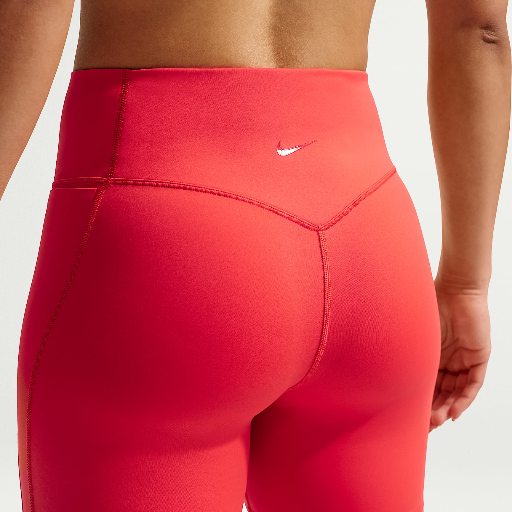 Nike Universa - Nike Universa Bike Shorts mit hohem Bund und ohne Frontnaht (Damen, ca. 12,5 cm)