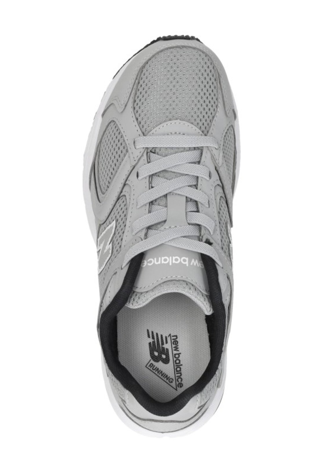 Zapatilla de running New Balance gris con parte superior de malla y sintético, cordones blancos y cuello acolchado negro, vista desde arriba.