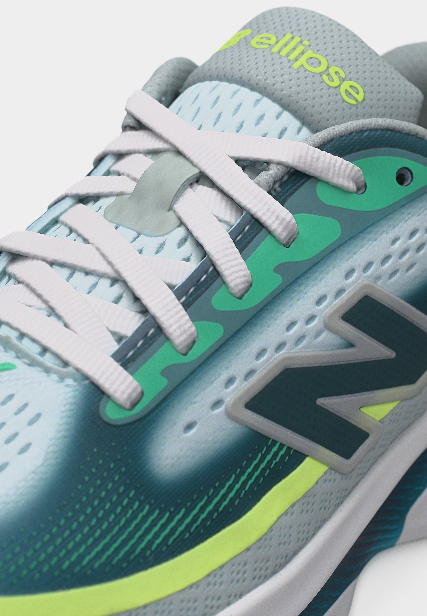 Primer plano de zapatilla deportiva azul claro y verde con cordones blancos, lengüeta acolchada con la etiqueta "ellipse" y gran logotipo "N" en el lateral.
