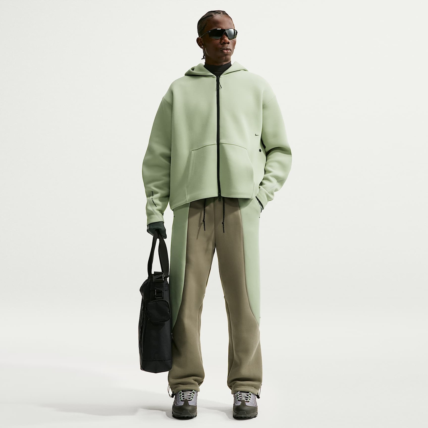 Nike Tech - Nike Tech Fleece-Hose mit offenem Saum und Farbblock-Design (Herren)