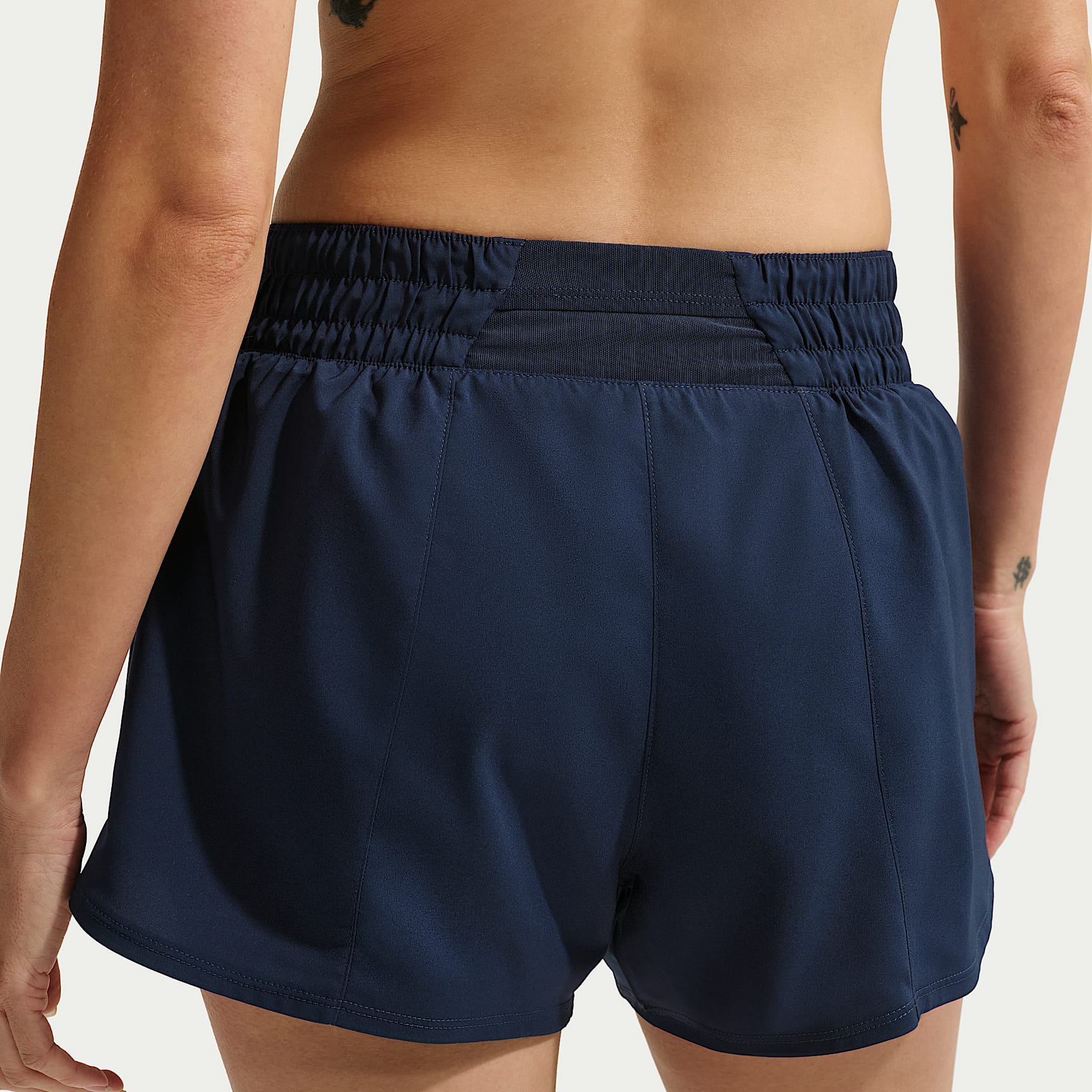Nike One - Nike One Dri-FIT-Shorts mit mittelhohem Bund und Futter für Damen (ca. 7,5 cm)