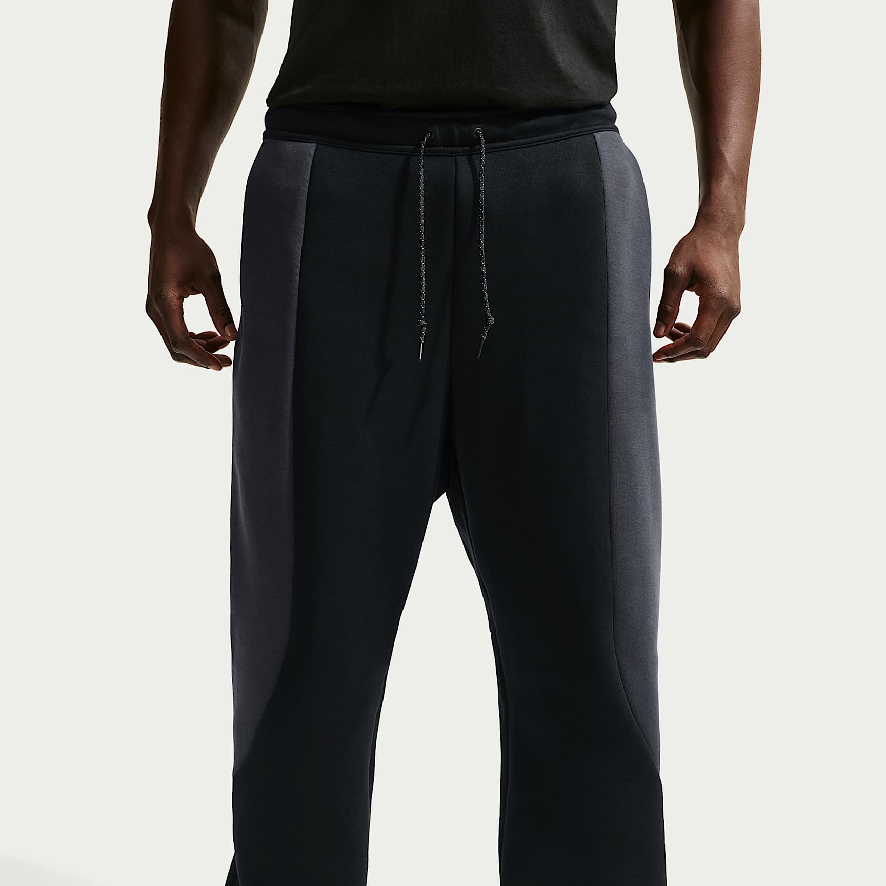 Nike Tech - Nike Tech Fleece-Hose mit offenem Saum und Farbblock-Design (Herren)