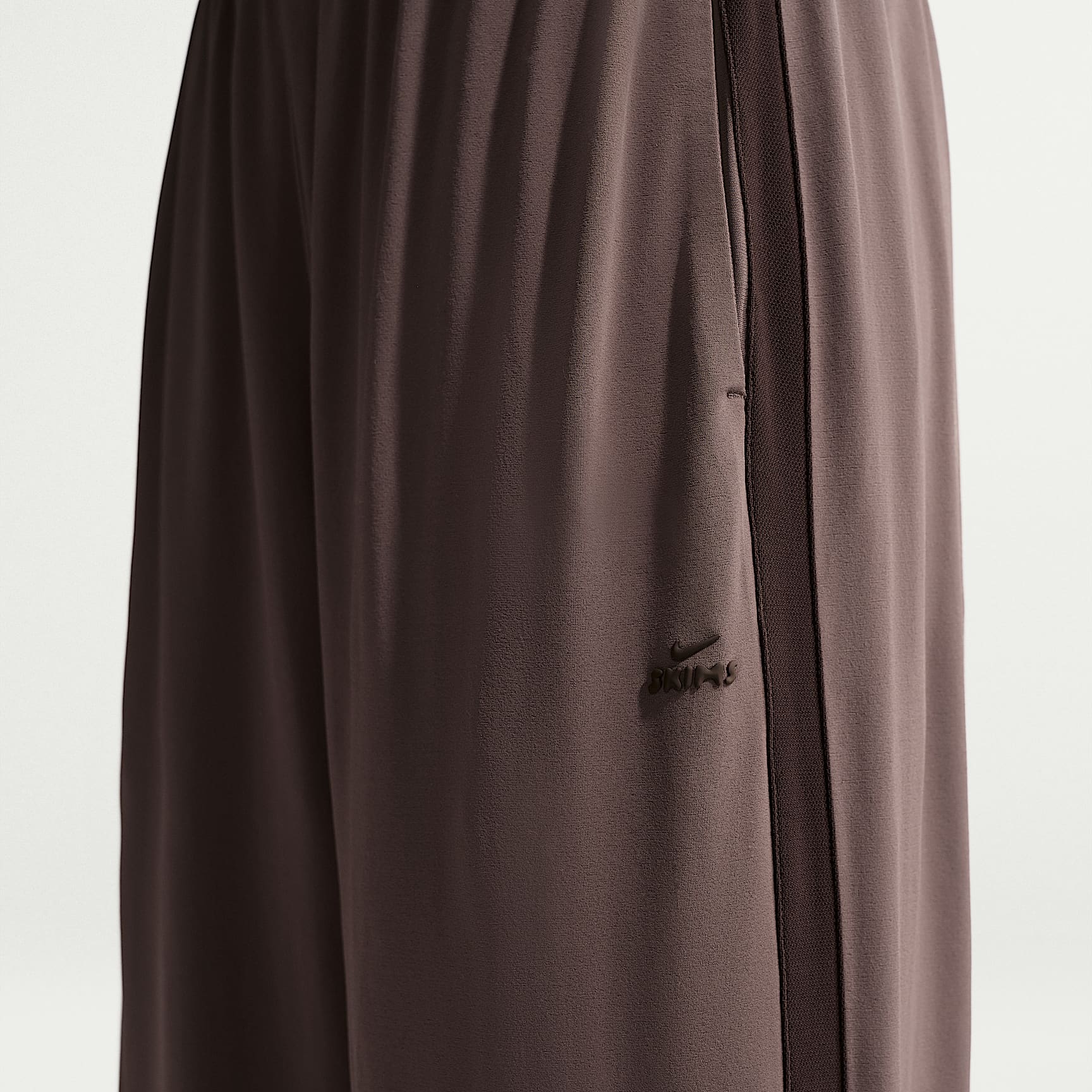 NikeSKIMS dehnbares Strickmaterial - NikeSKIMS Hose aus dehnbarem Strickmaterial mit weitem Bein (Damen)