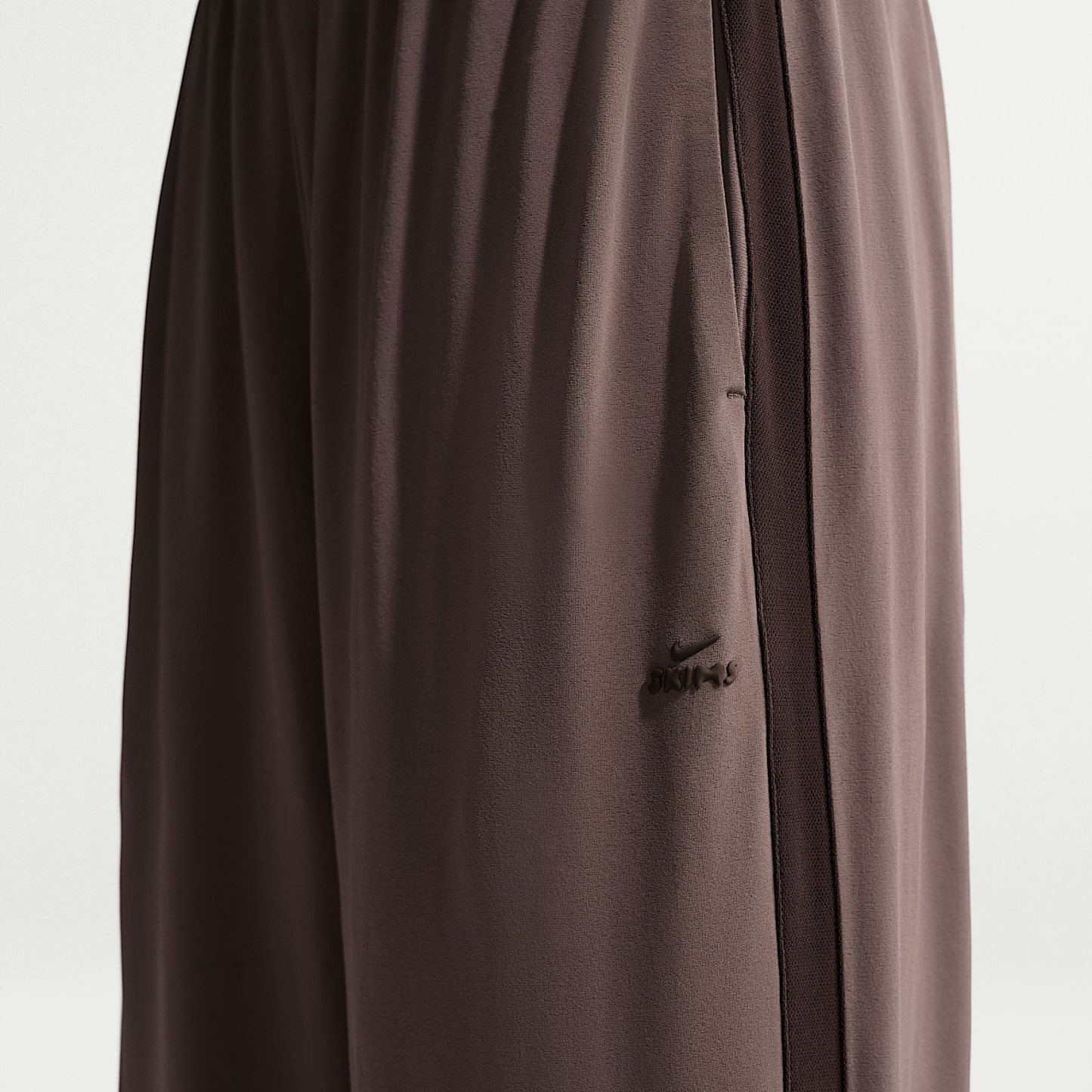 NikeSKIMS dehnbares Strickmaterial - NikeSKIMS Hose aus dehnbarem Strickmaterial mit weitem Bein (Damen)