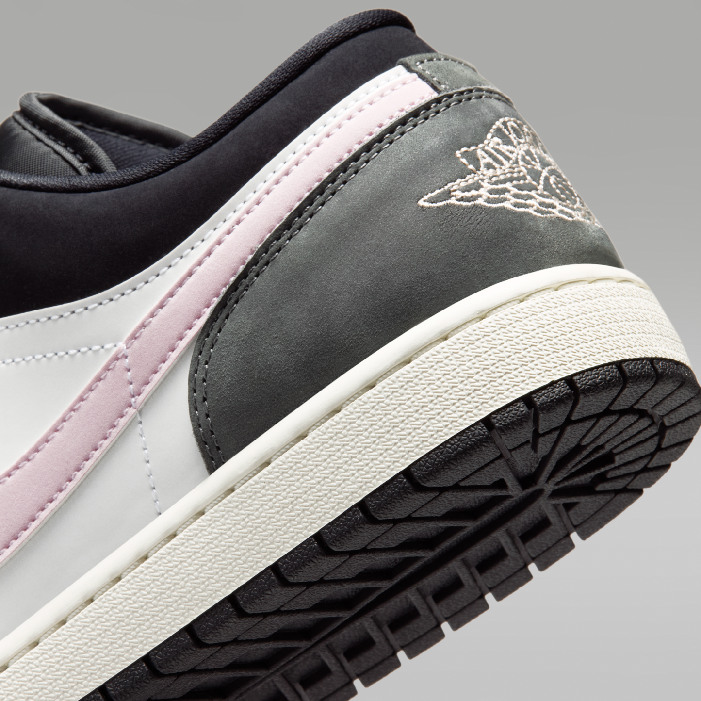 Air Jordan 1 Low SE - Μαύρο/Iron Grey/Λευκό/Iced Carmine - 8