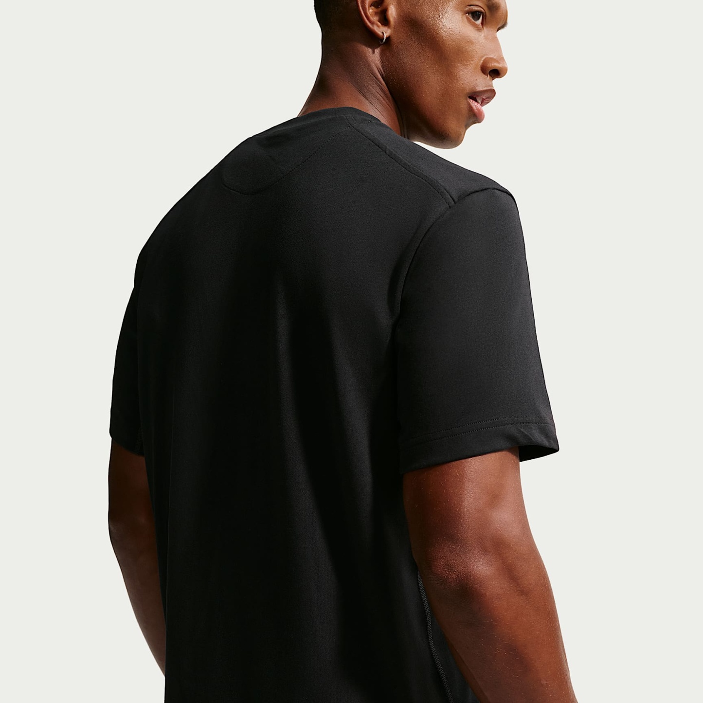 Nike Primary - Nike Primary vielseitiges Nike Dri-FIT Kurzarm-Oberteil für Herren