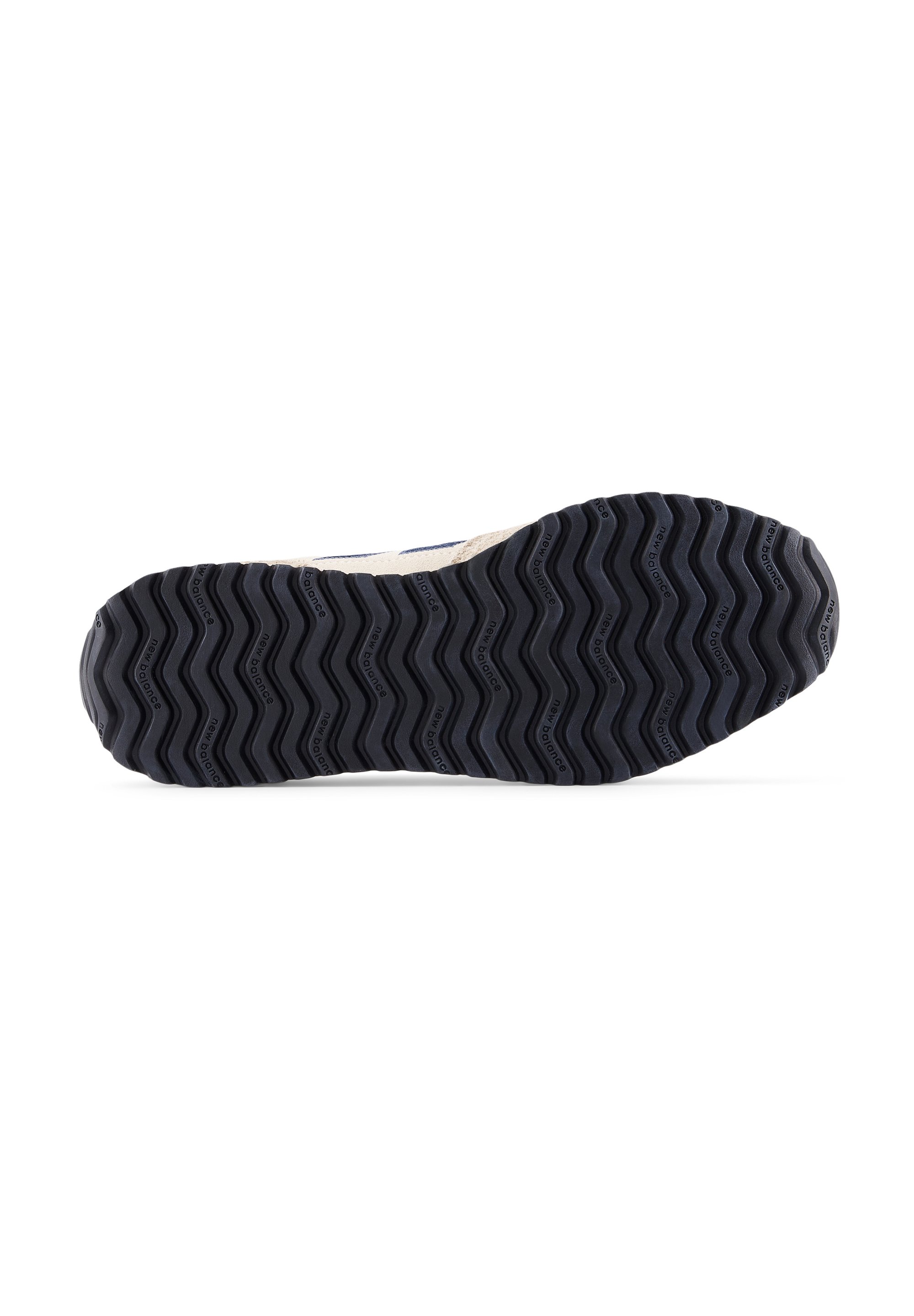 Suela de zapato de goma negra con un patrón zigzag texturizado, con marcas de la marca. El borde muestra un contraste de un material de color más claro.