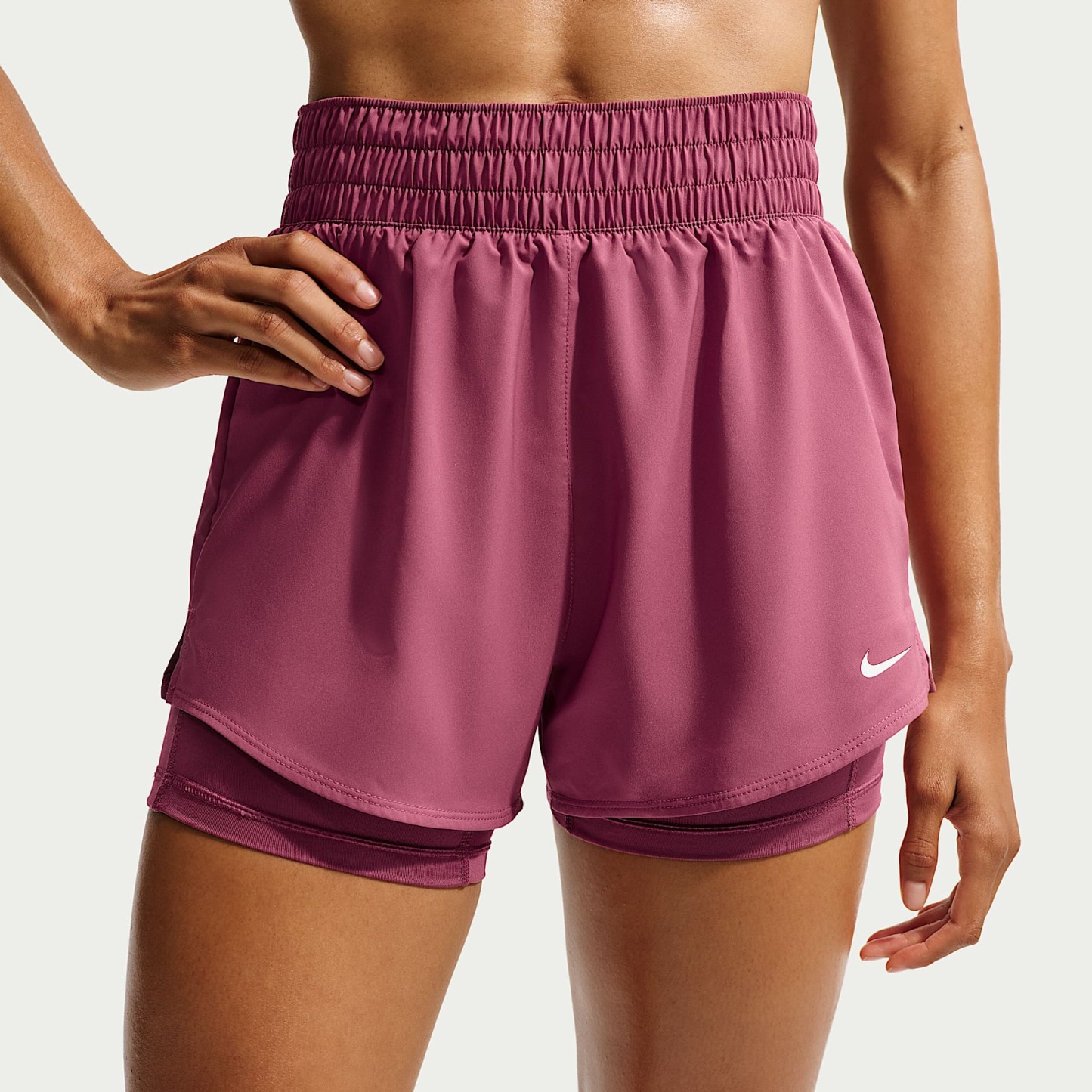 Nike One - Nike One Dri-FIT 2-in-1-Shorts mit hohem Taillenbund für Damen (ca. 7,5 cm)