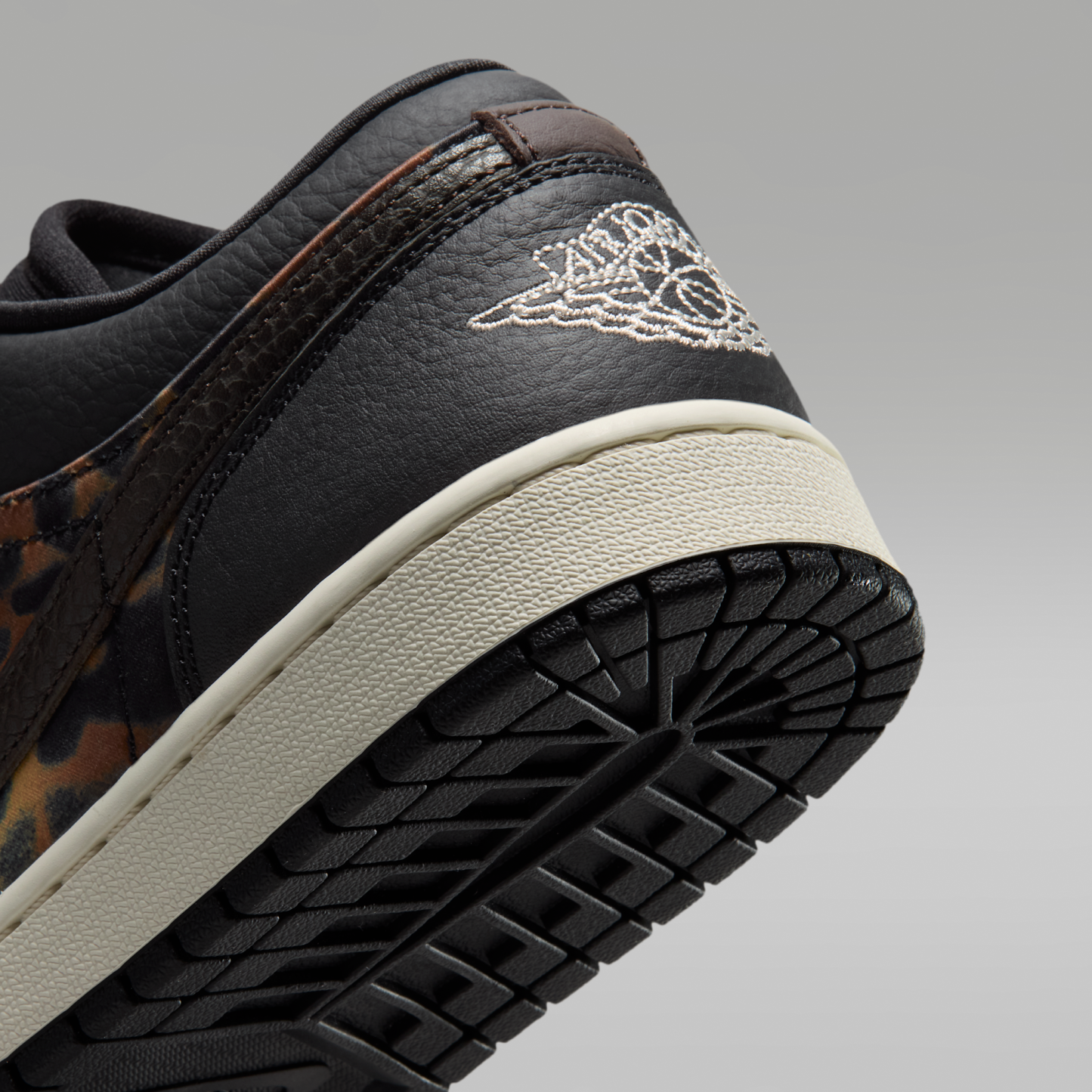 Air Jordan 1 Low SE - Μαύρο/Velvet Brown/Chalk - 8