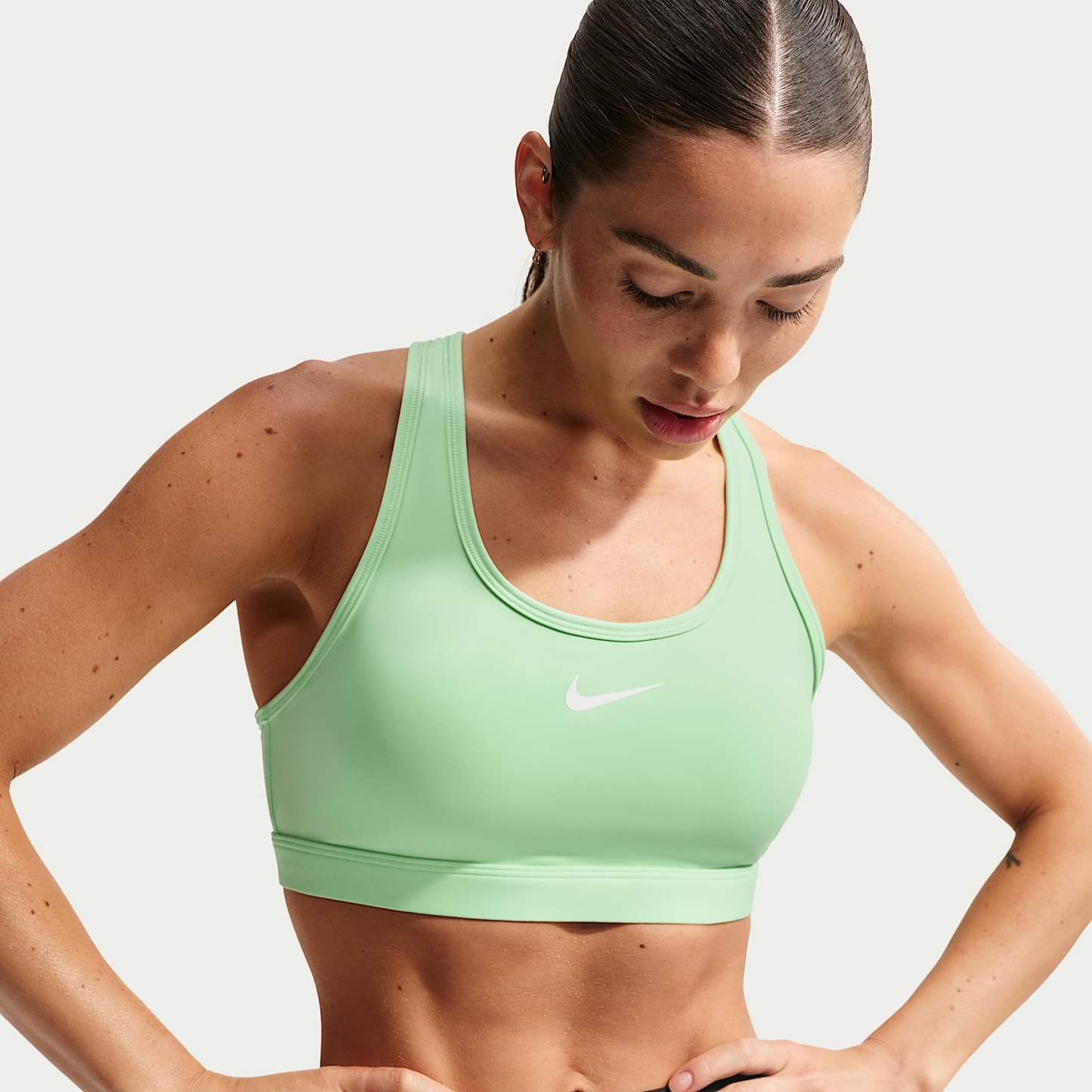 Nike Swoosh - Nike Swoosh gepolsterter Sport-BH mit mittlerem Halt