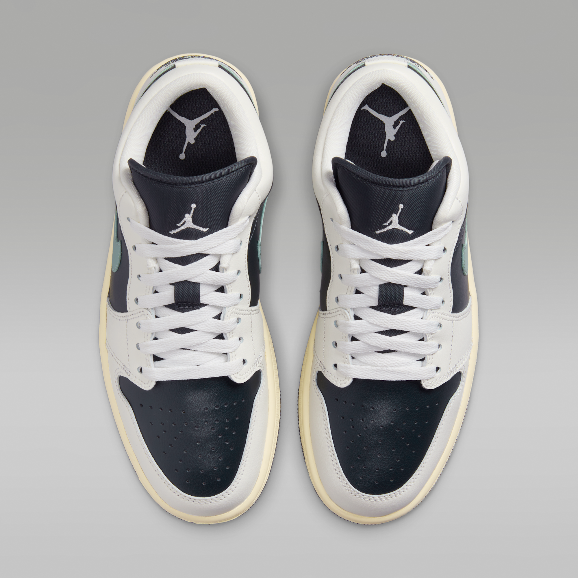 Air Jordan 1 Low - Anthracite/Sail/Legend Sand/Jade Smoke - 4