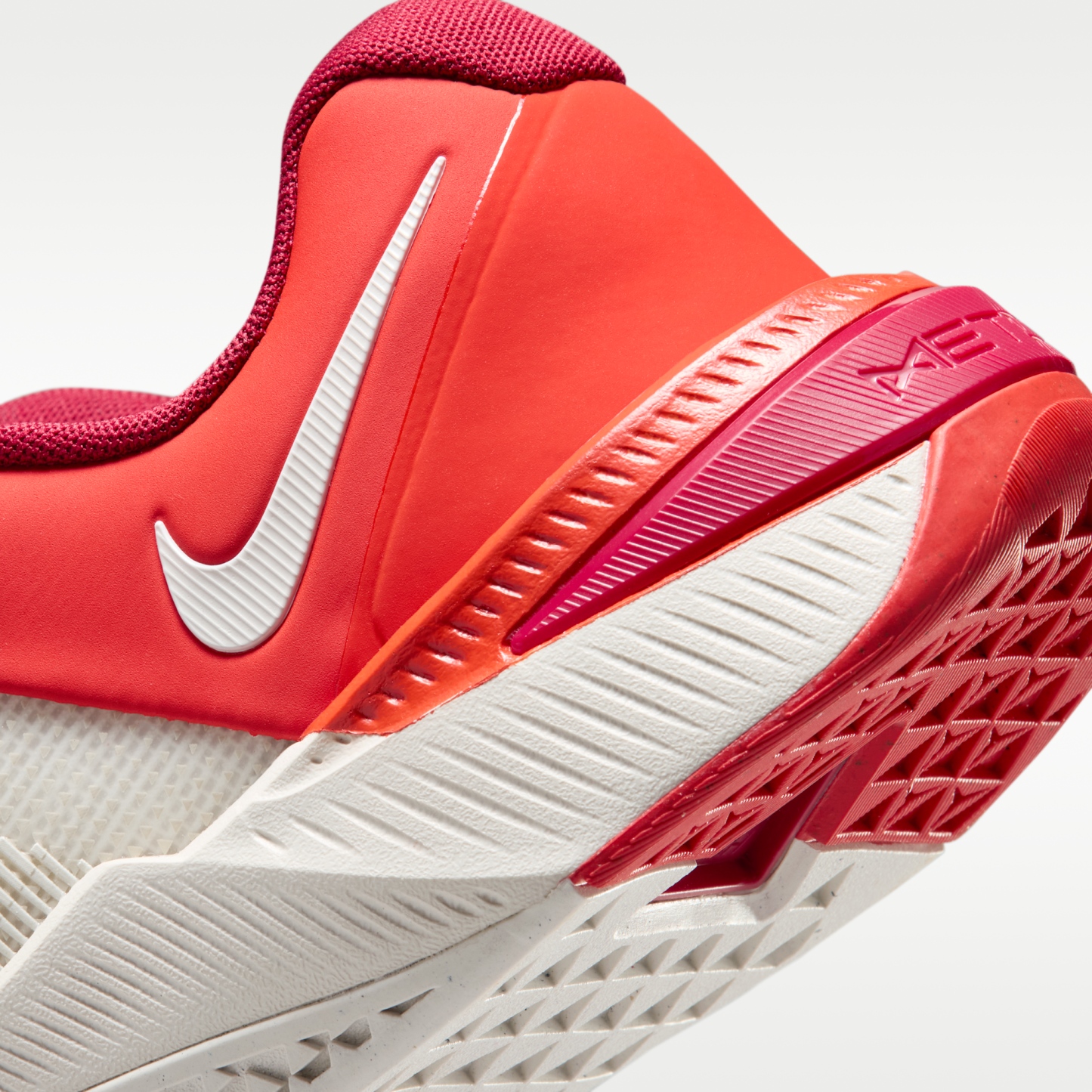 Nike Metcon 10 - Picante Red/Tough Red/Light Orewood Brown/Phantom - 8