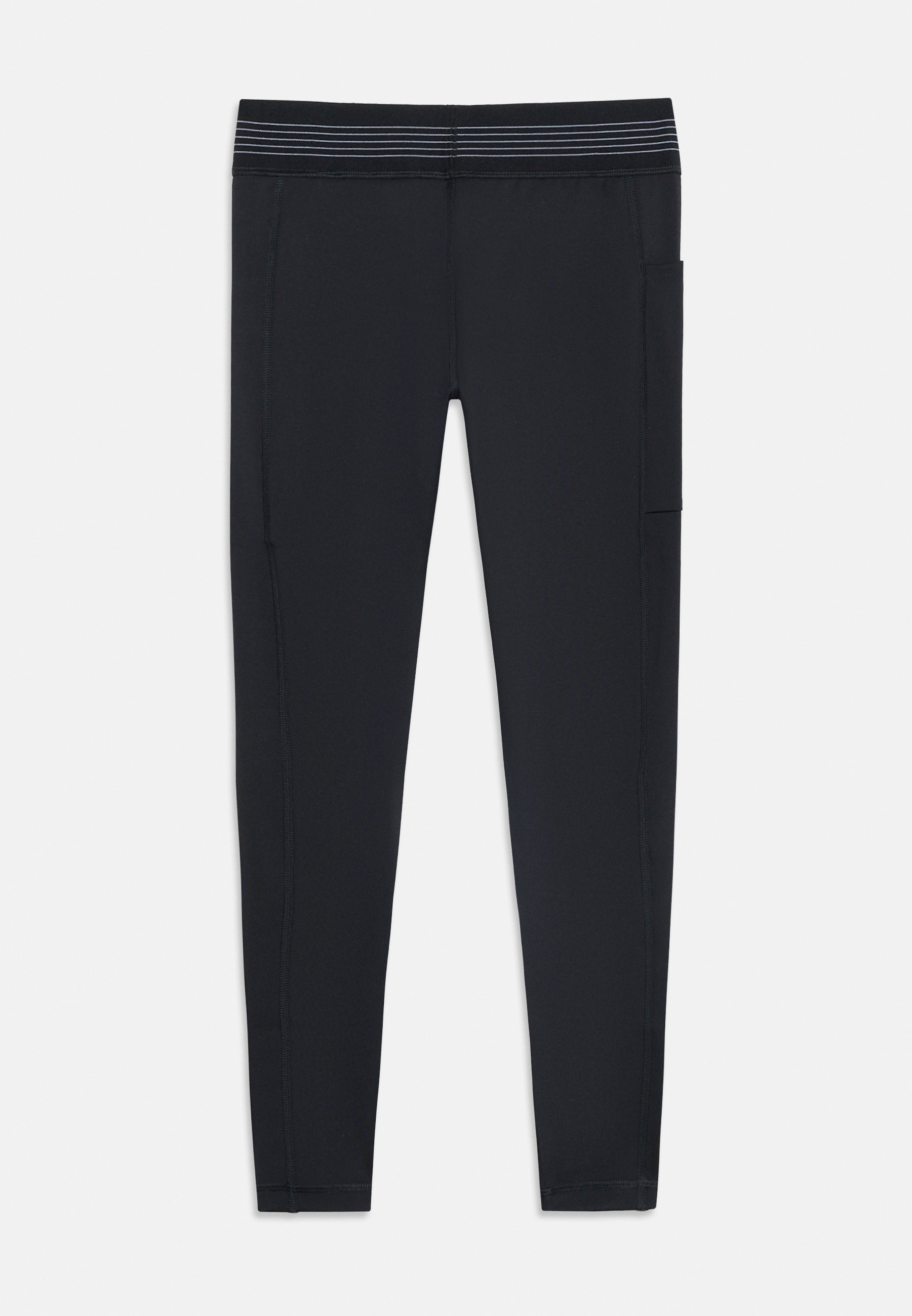 Leggings negros de longitud completa con una cintura elástica ancha que presenta rayas blancas y un bolsillo lateral en la pierna derecha.