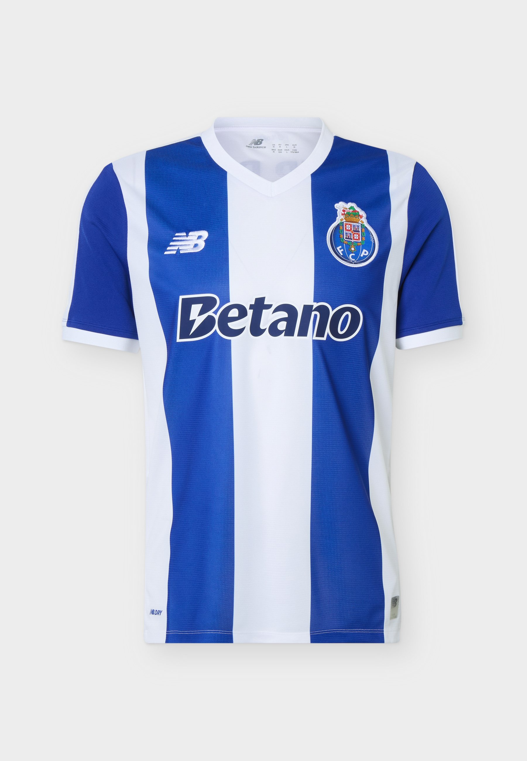 Camiseta de fútbol a rayas verticales en azul y blanco con el logo del patrocinador "Betano", logo de New Balance y escudo del club FC Porto en el pecho.