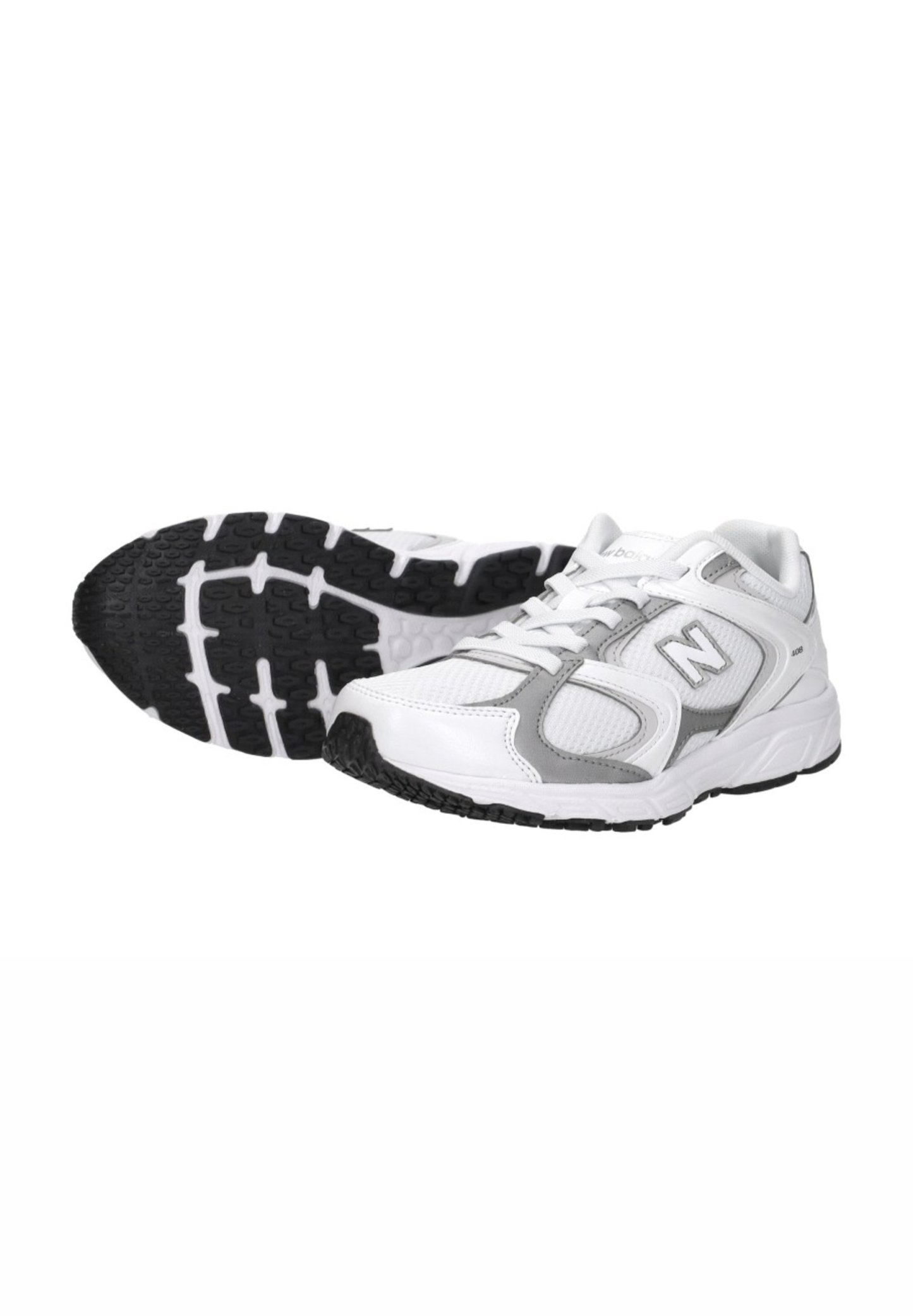 Zapatillas de correr New Balance blancas y grises con suelas de goma negras, un zapato en posición vertical y el otro mostrando la suela.