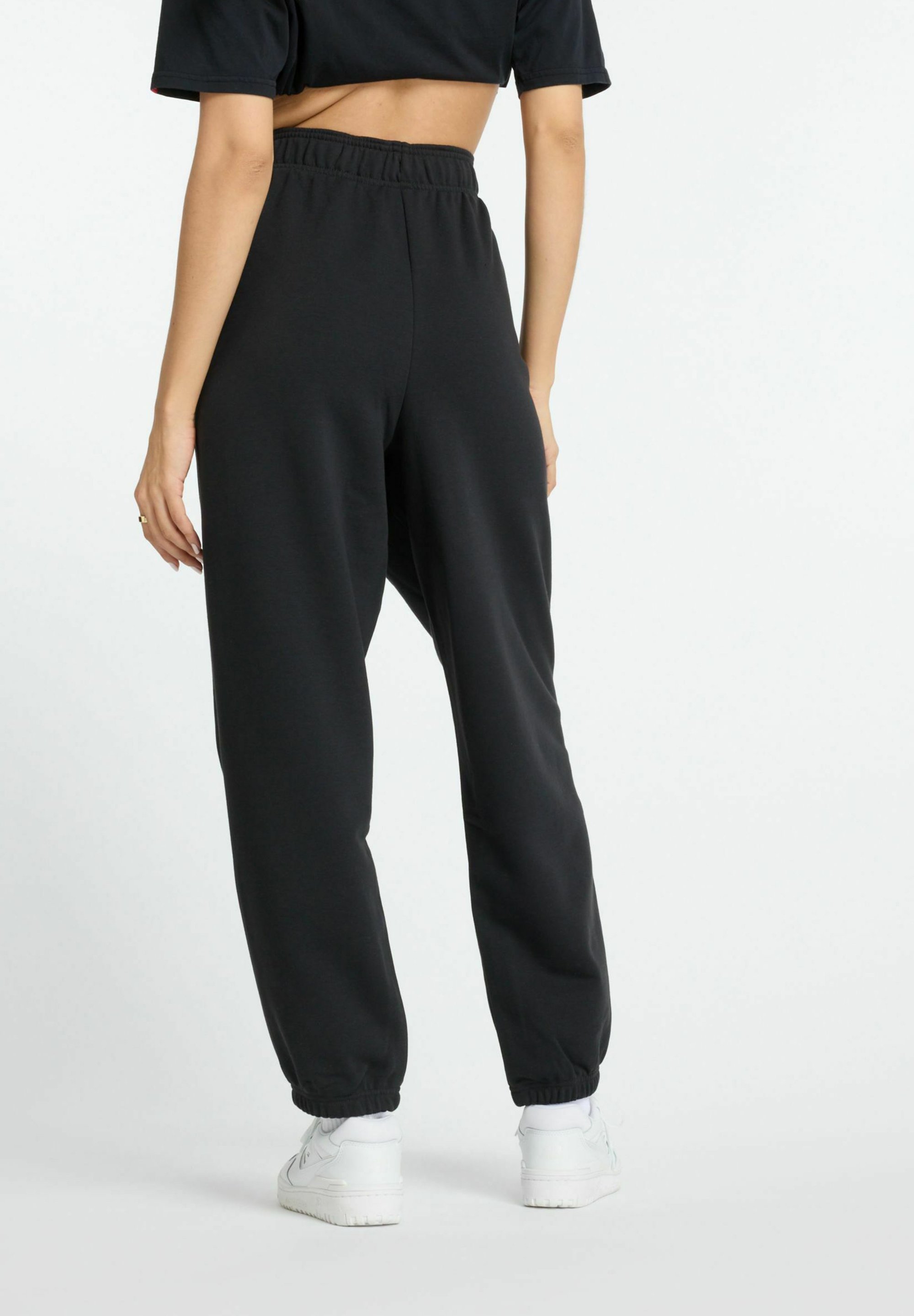 New Balance SPORT ESSENTIALS FRENCH TERRY JOGGER - Pantalones deportivos - black