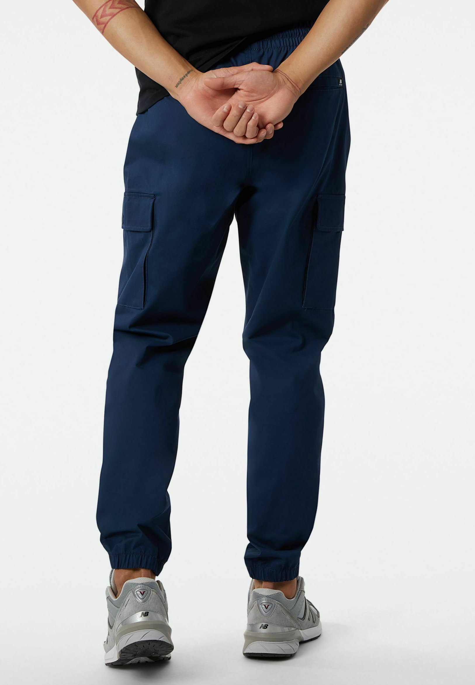 New Balance ATHLETICS - Pantalones cargo - natural indigo