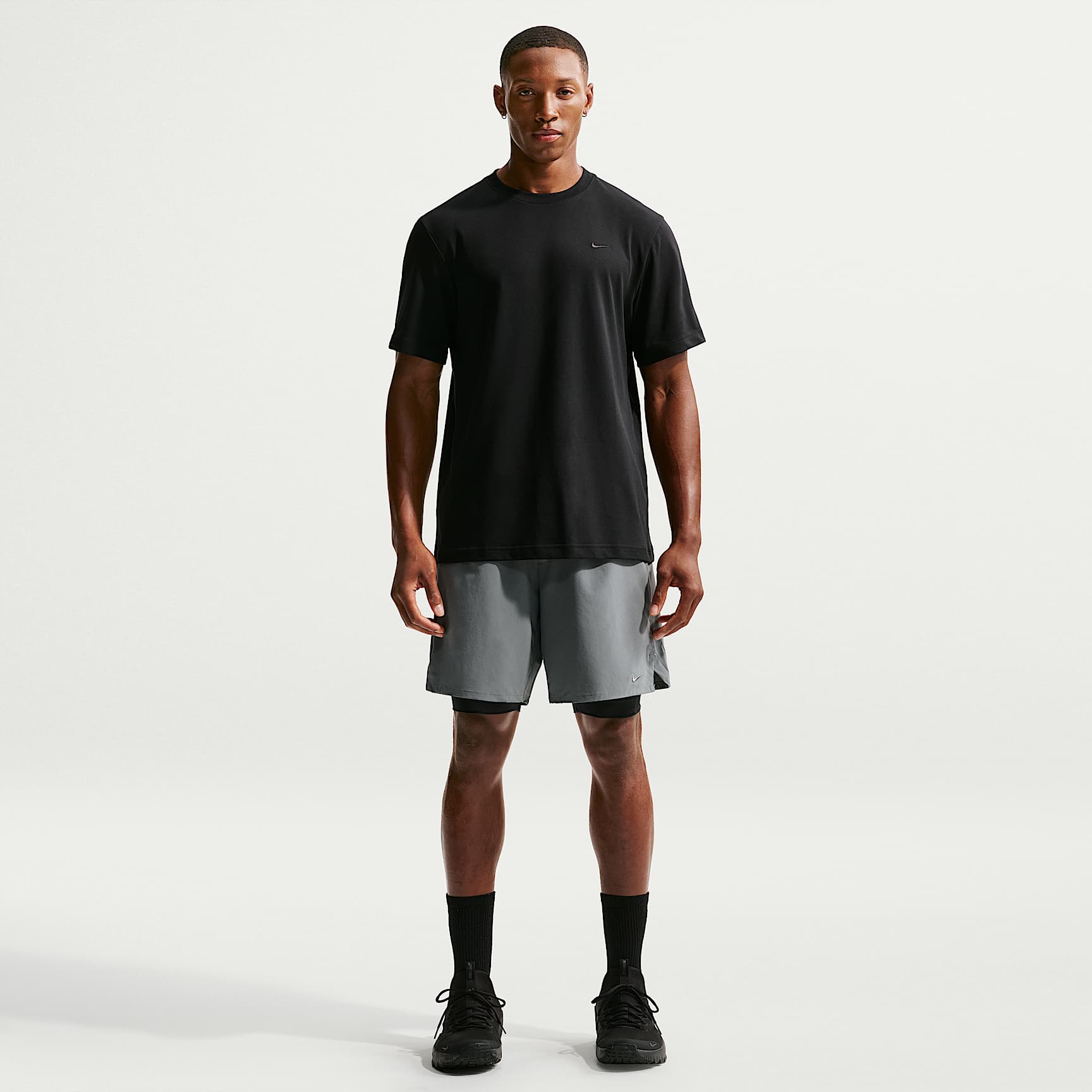 Nike Primary - Nike Primary vielseitiges Nike Dri-FIT Kurzarm-Oberteil für Herren