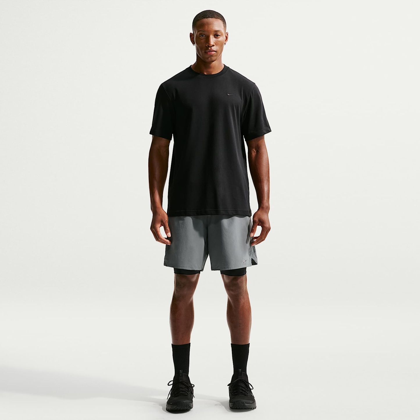Nike Primary - Nike Primary vielseitiges Nike Dri-FIT Kurzarm-Oberteil für Herren