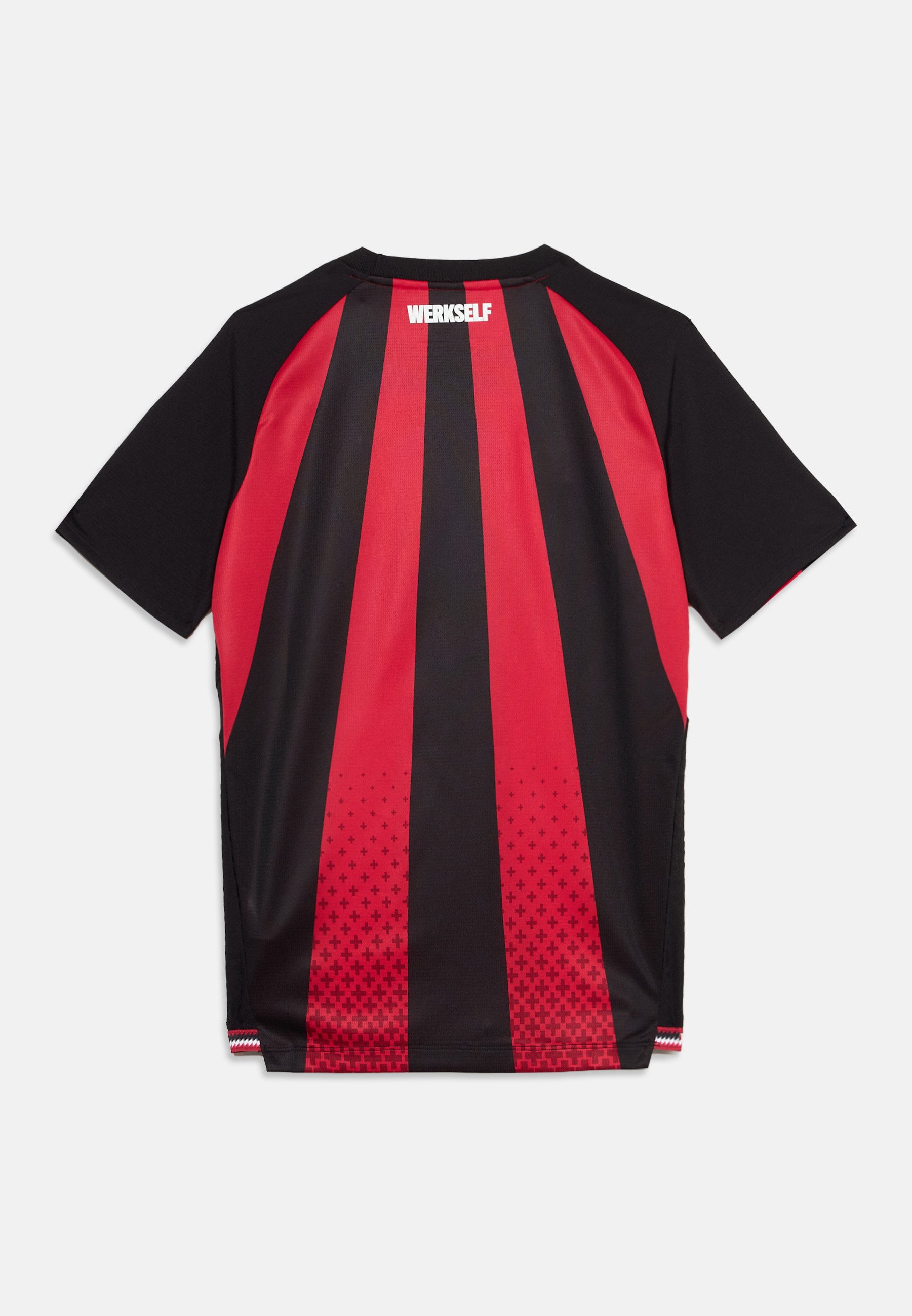Camiseta deportiva de manga corta con rayas negras y rojas con el texto "WERKSELF" en la parte superior de la espalda y un pequeño patrón de cruces cerca del borde inferior.
