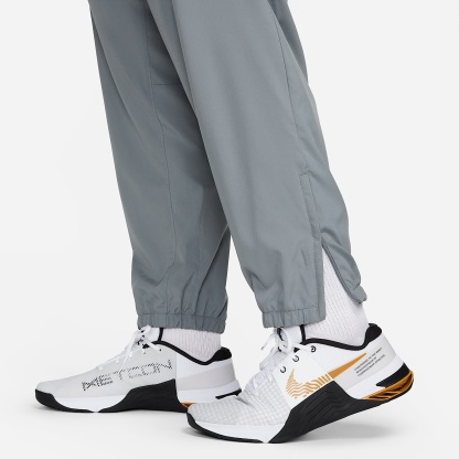 Nike Form - Nike Form vielseitige Hose mit schmal zulaufender Passform und für Herren