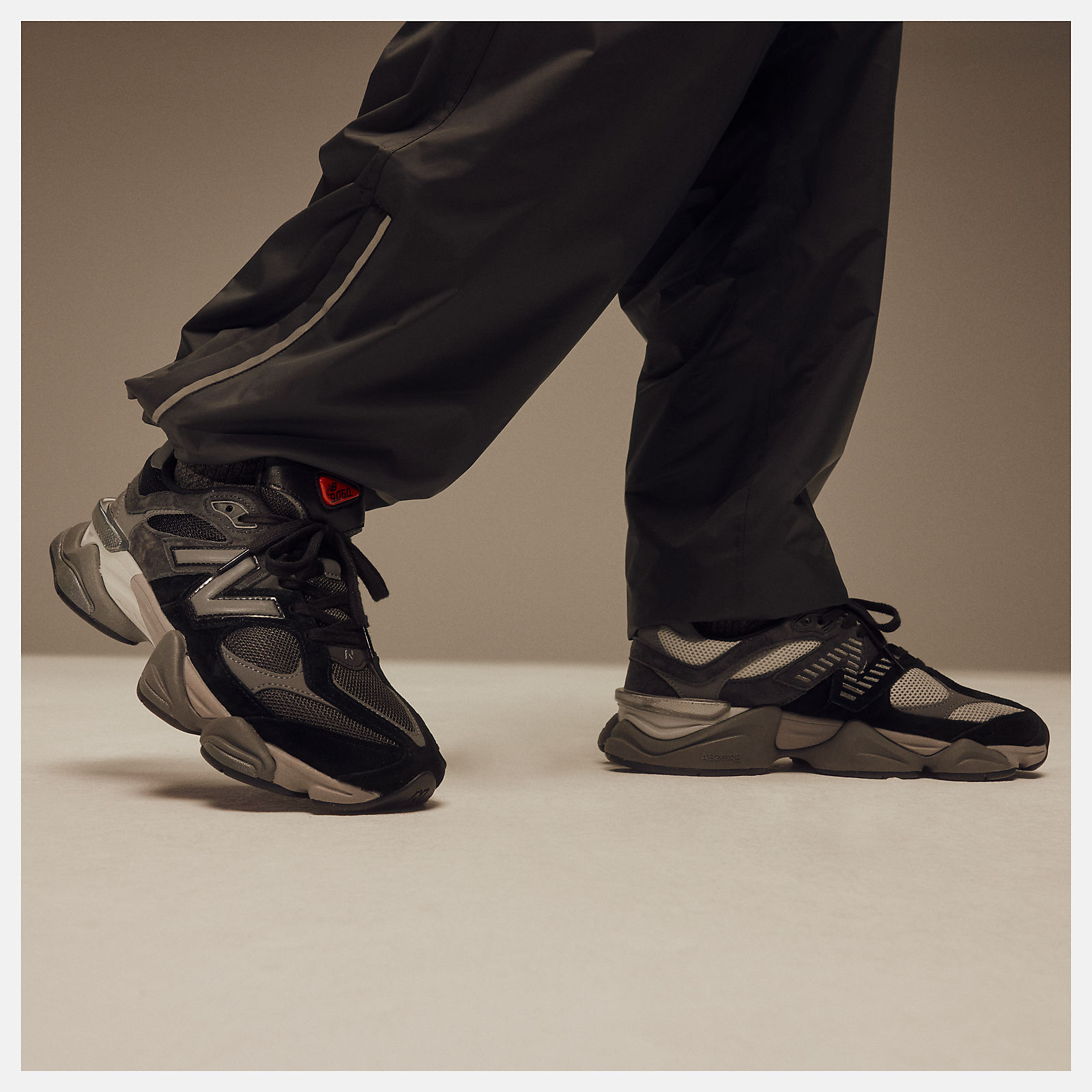 New Balance 9060 - BLACK con CASTLEROCK y Rain Cloud - U9060BLK